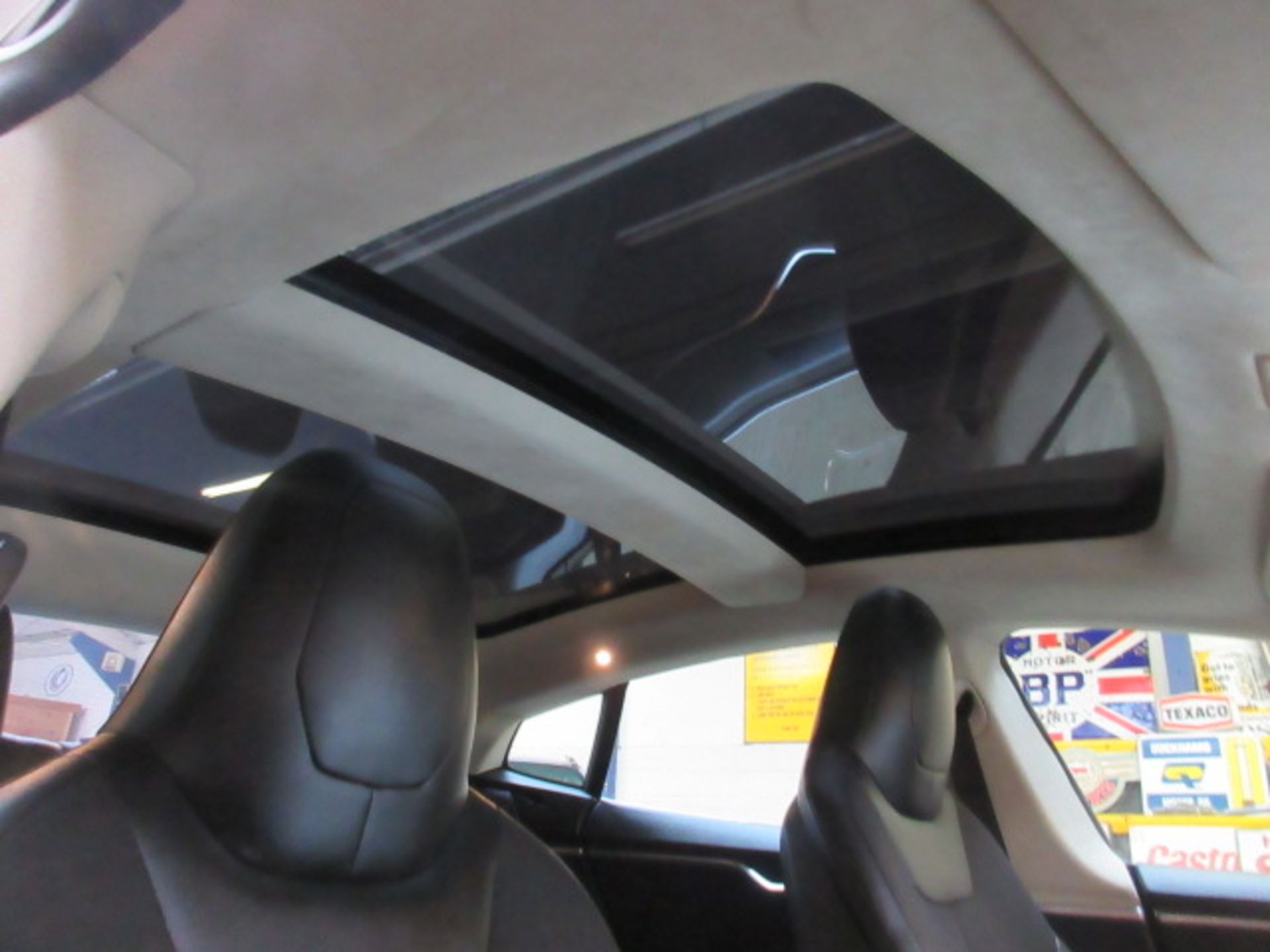 65 15 Tesla Model S 70D Dual mtr 4WD - Image 23 of 35