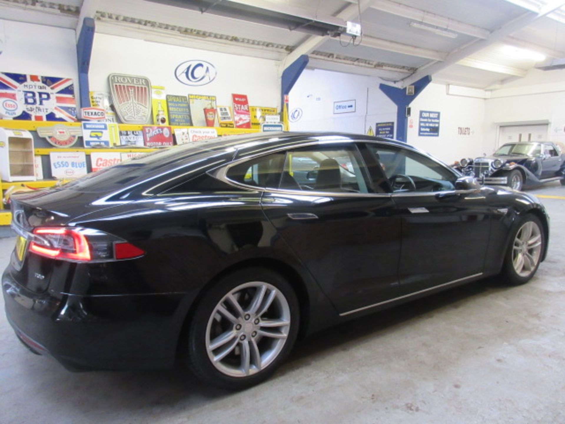 65 15 Tesla Model S 70D Dual mtr 4WD - Image 2 of 35