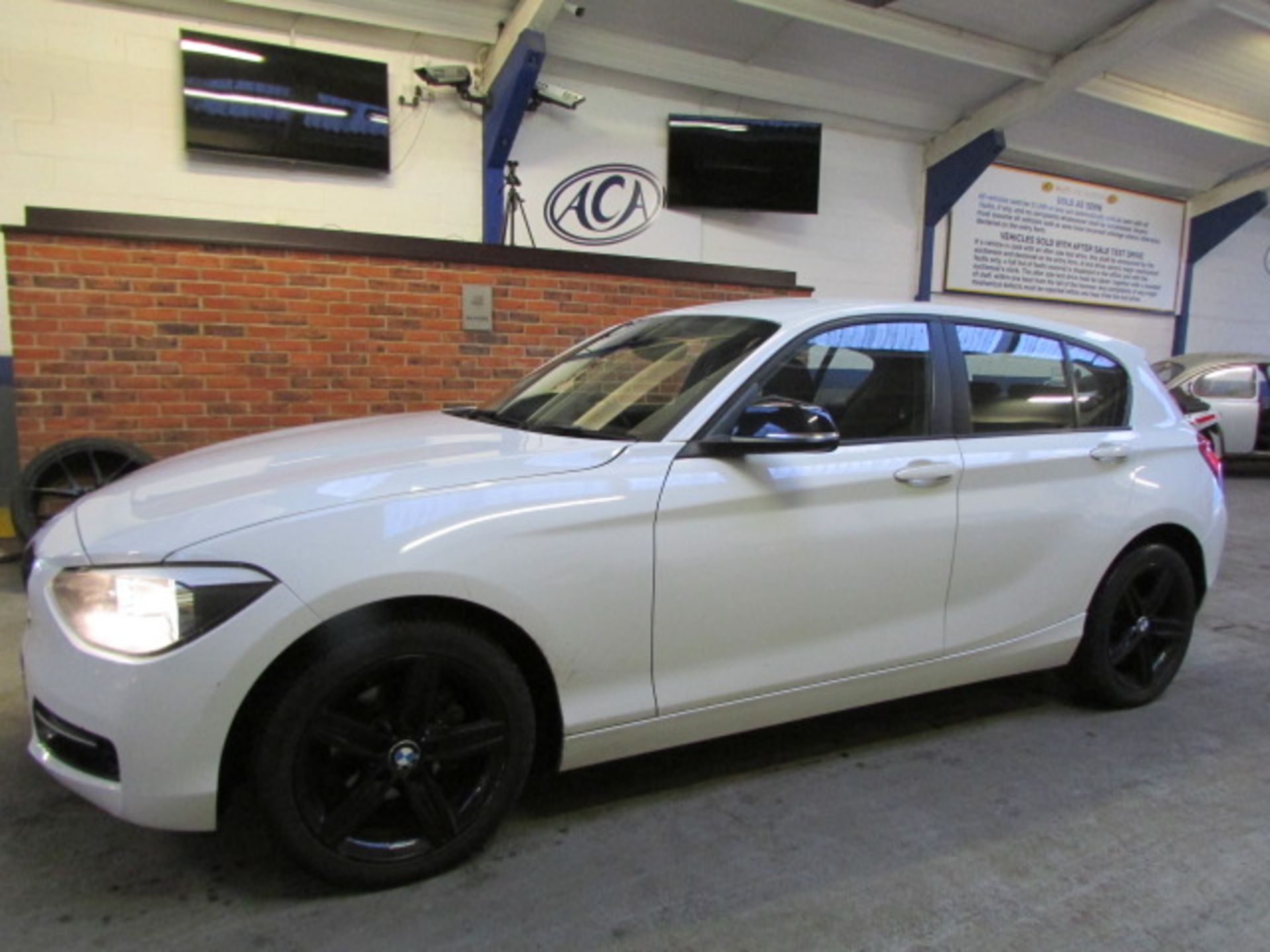 64 14 BMW 116D Sport