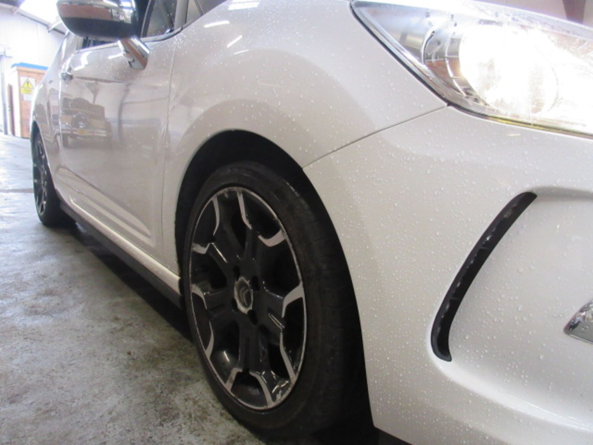 11 11 Citroen DS3 Black and White - Image 9 of 19