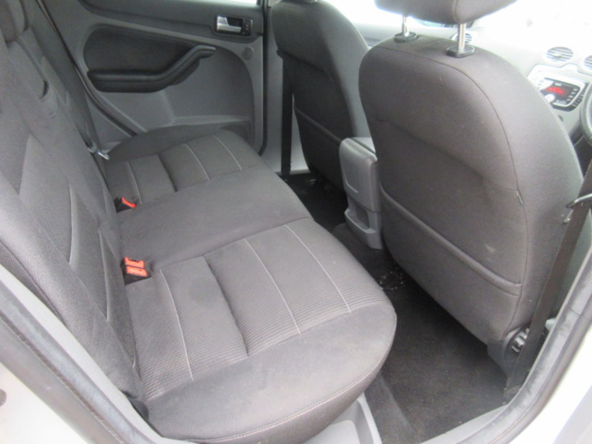 08 08 Ford Focus Titanium TD - Image 14 of 15