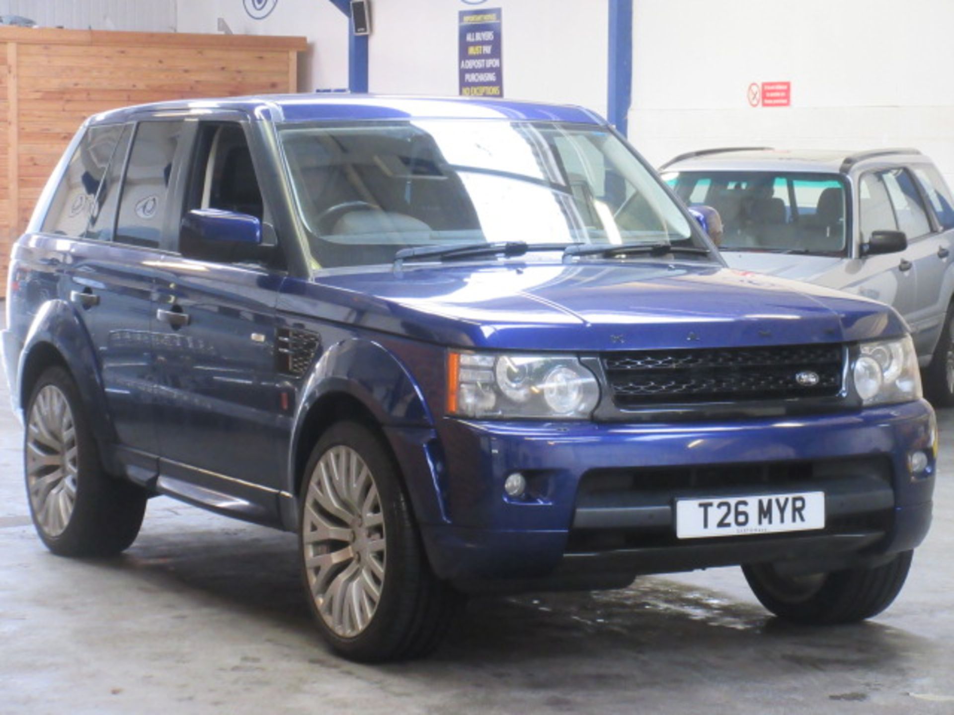 61 10 Range Rover SP HSE TDV8 - Image 2 of 40