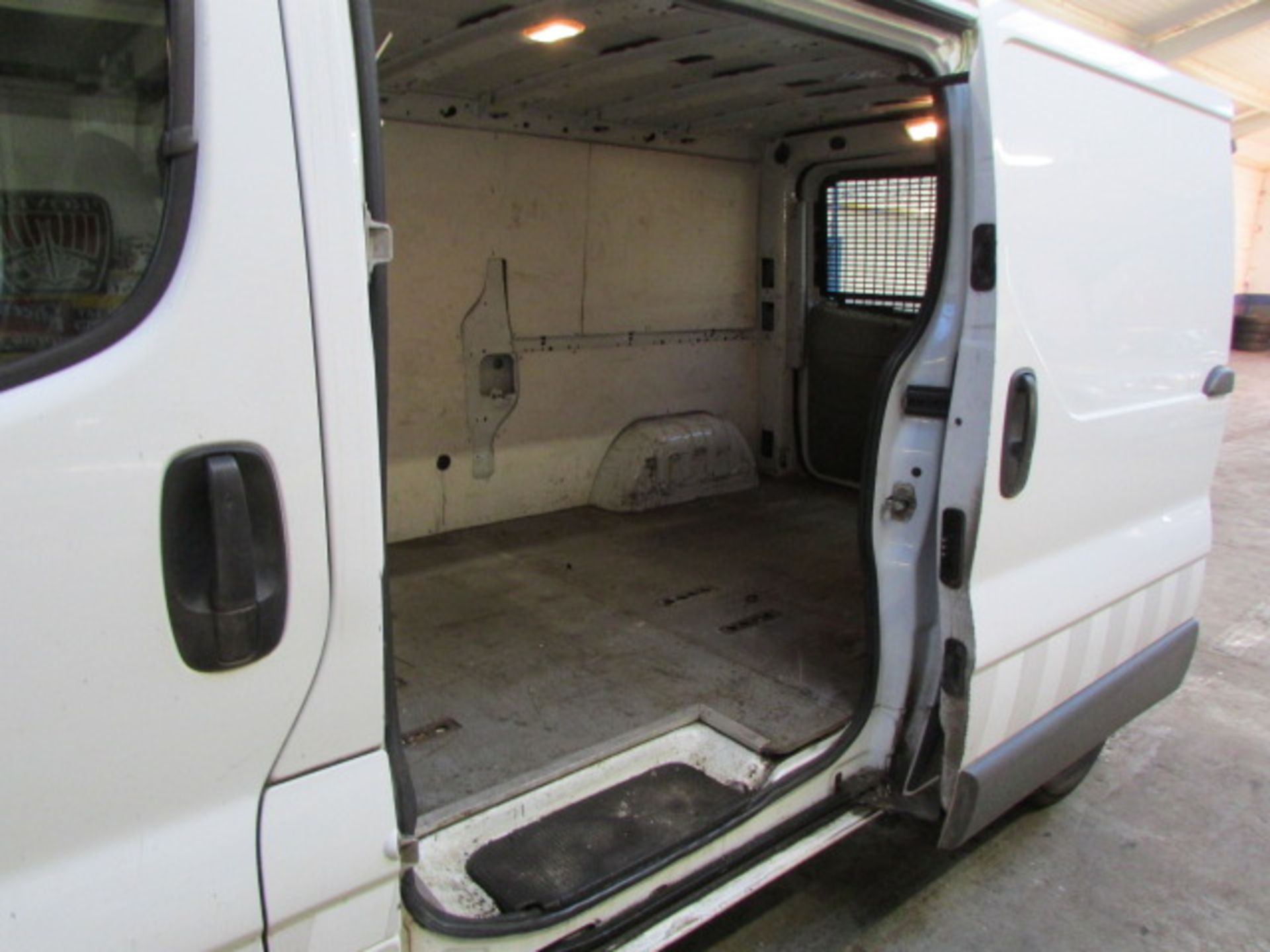 11 11 Vauxhall Vivaro 2900 CDTI LWB - Image 11 of 17