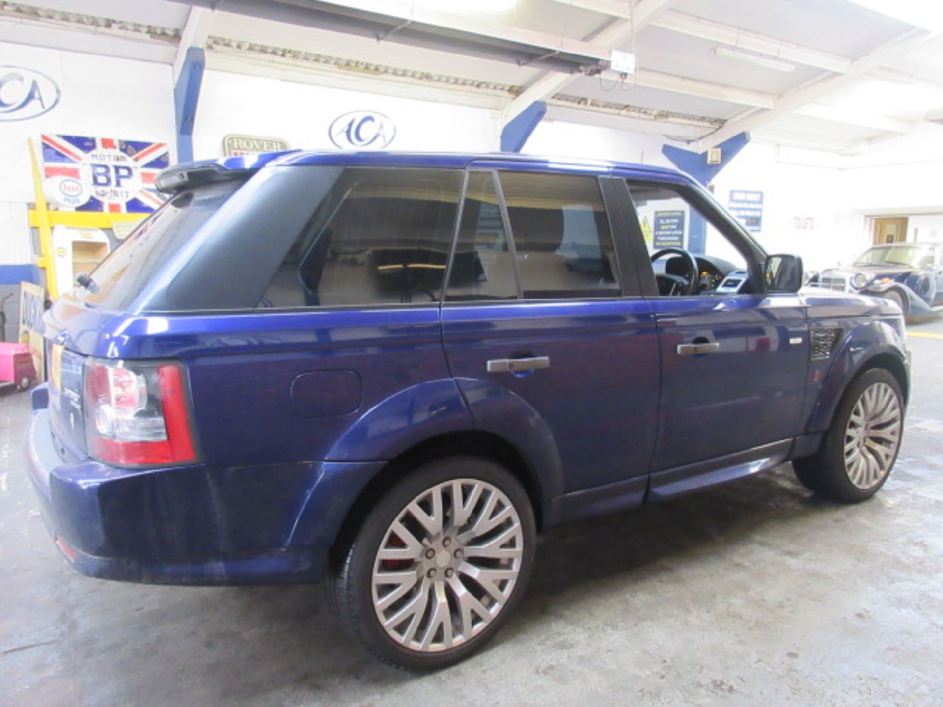 61 10 Range Rover SP HSE TDV8 - Image 5 of 40