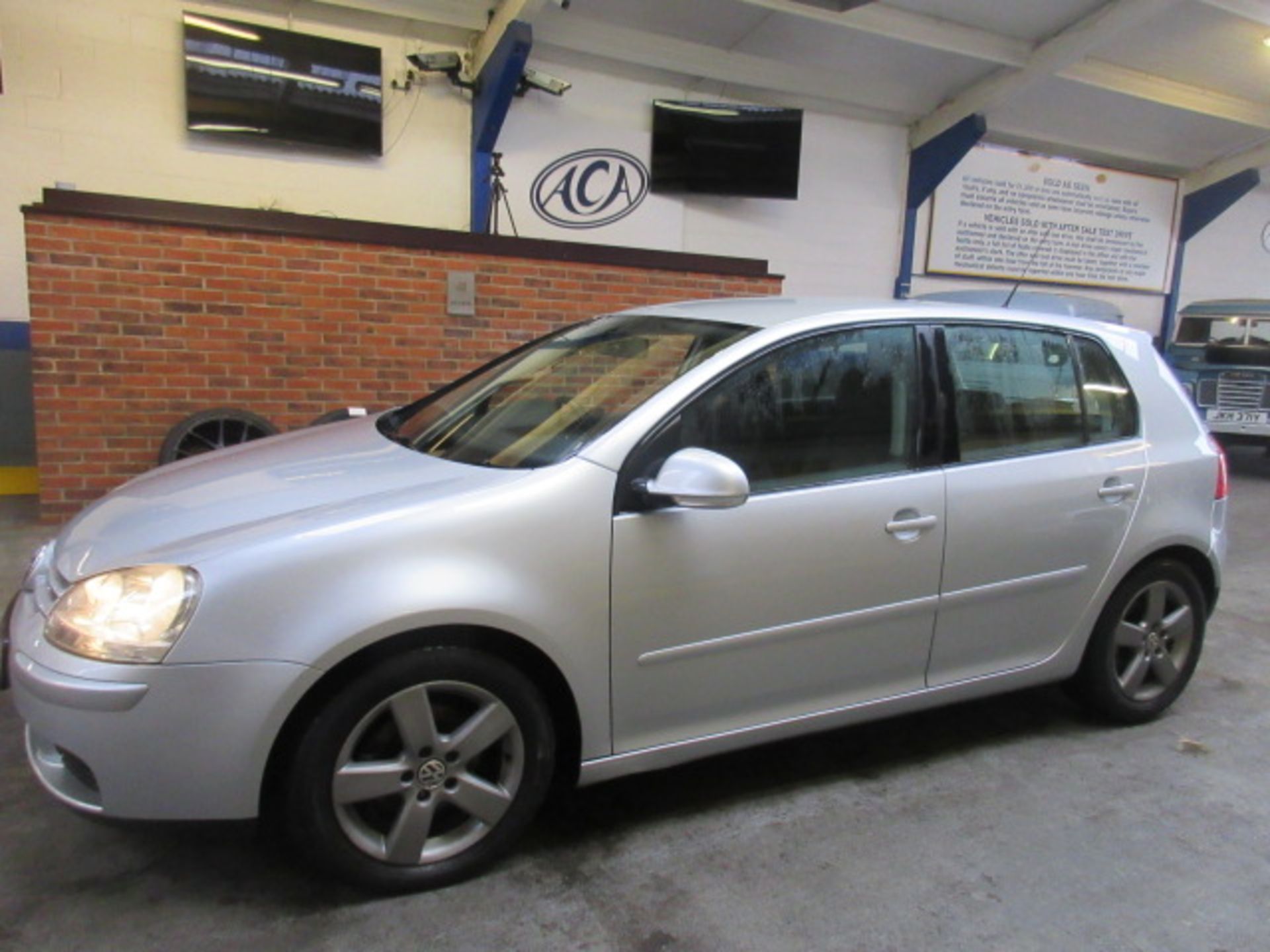 56 06 VW Golf TDI Sport