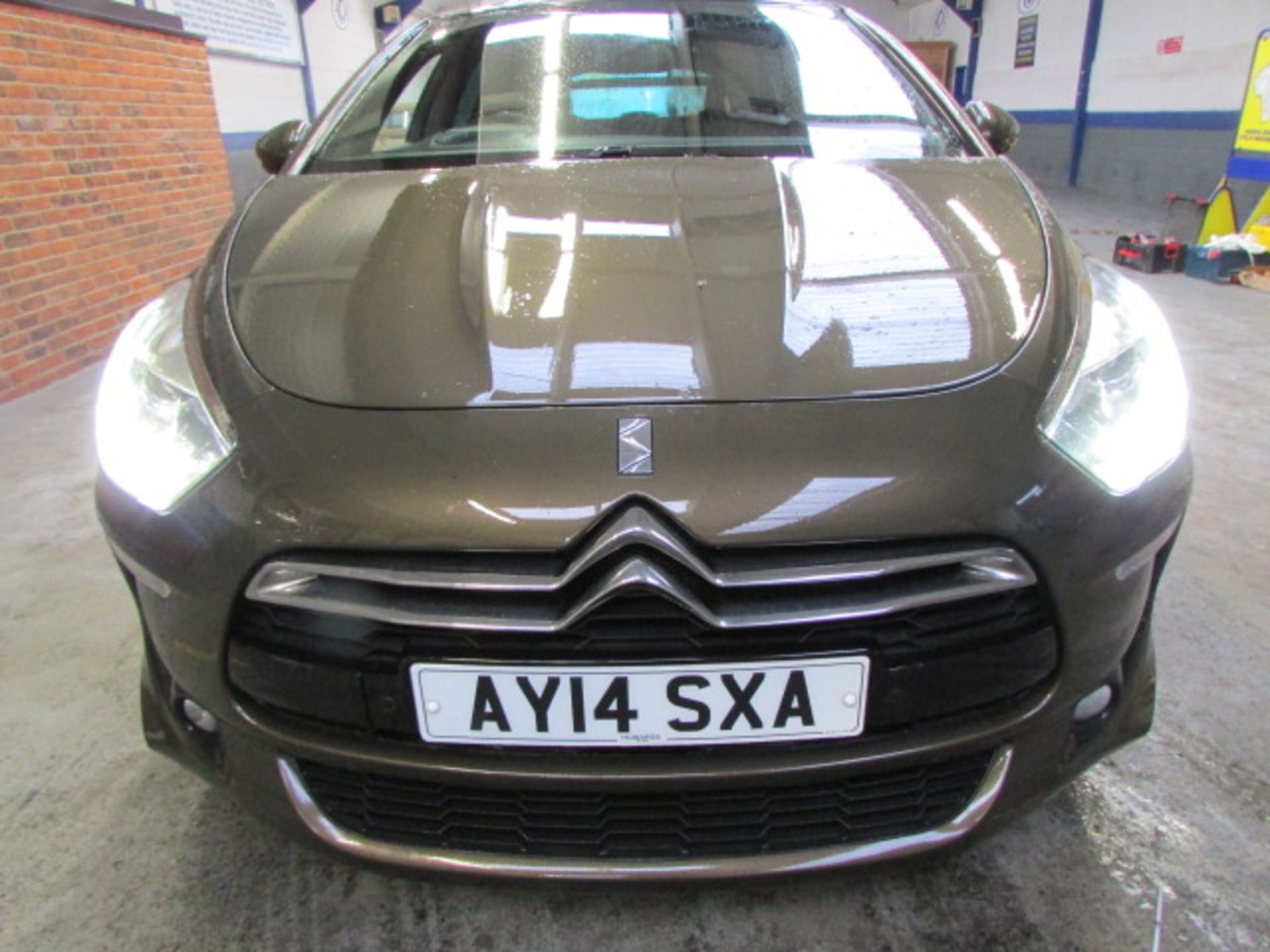 14 14 Citroen DS5 D Sport HDI Auto - Image 15 of 25