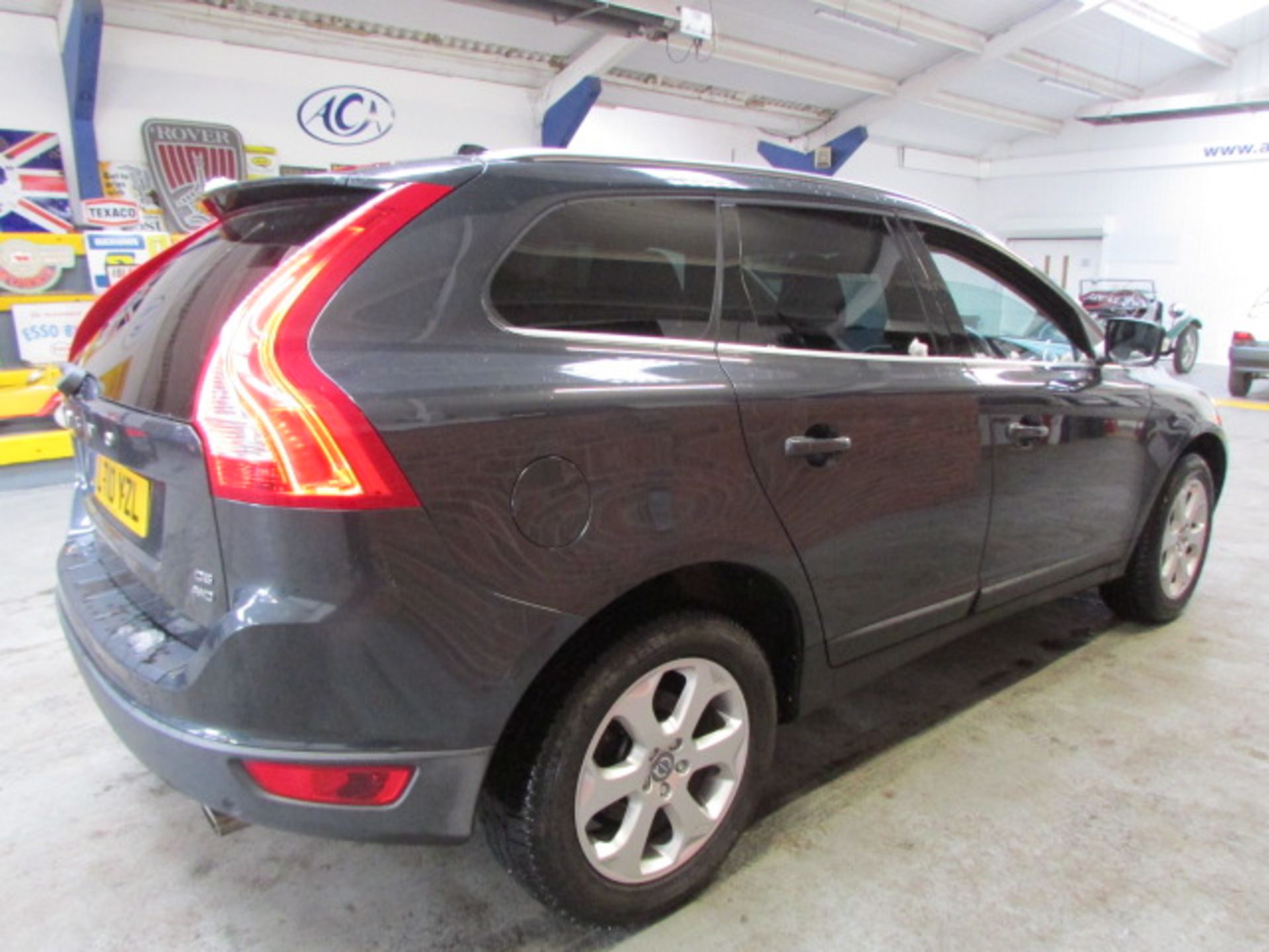 10 10 Volvo XC60 SE LUX AWD D5 - Image 11 of 22