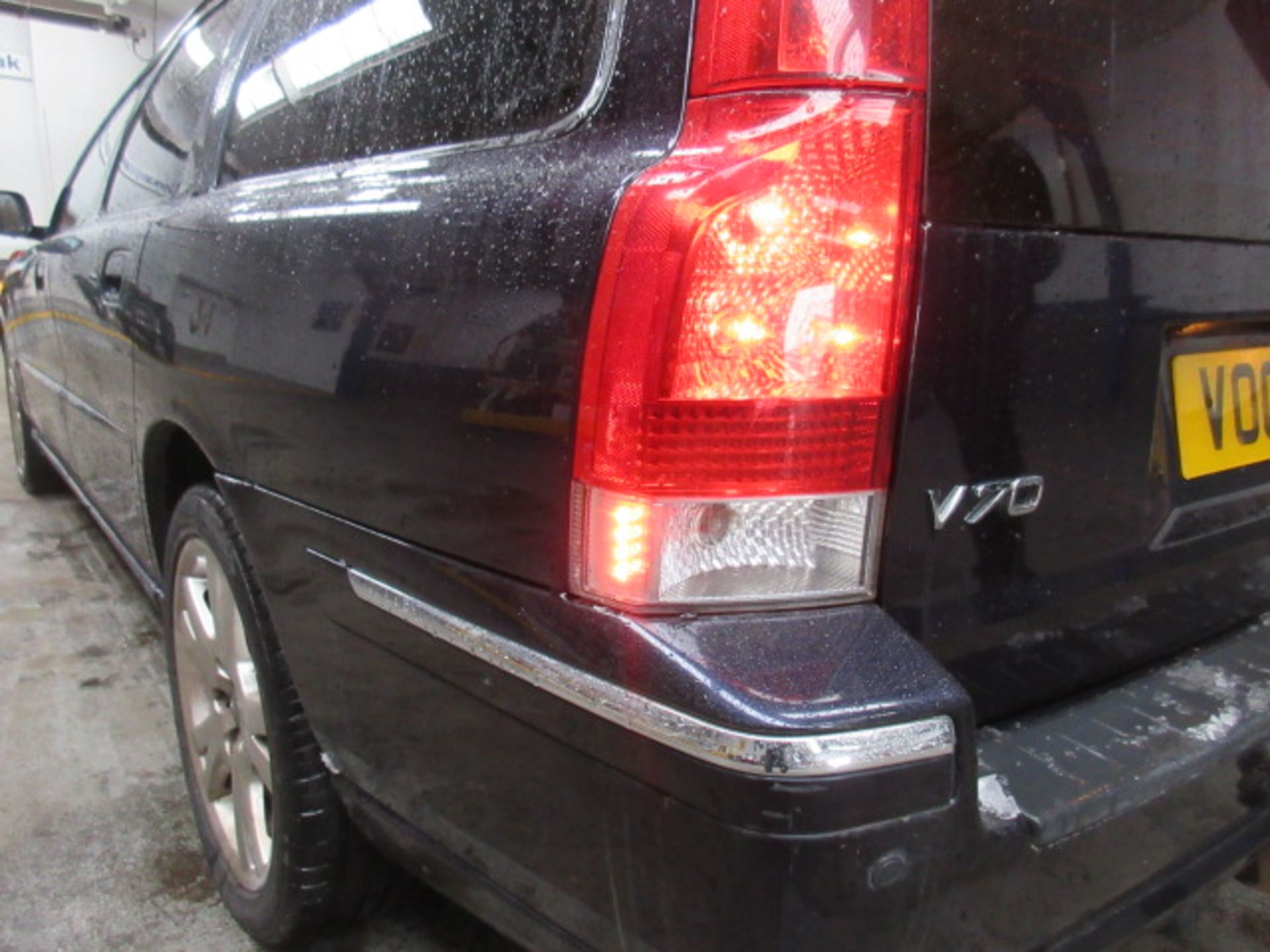 05 05 Volvo V70 D5 SE Auto - Image 7 of 20