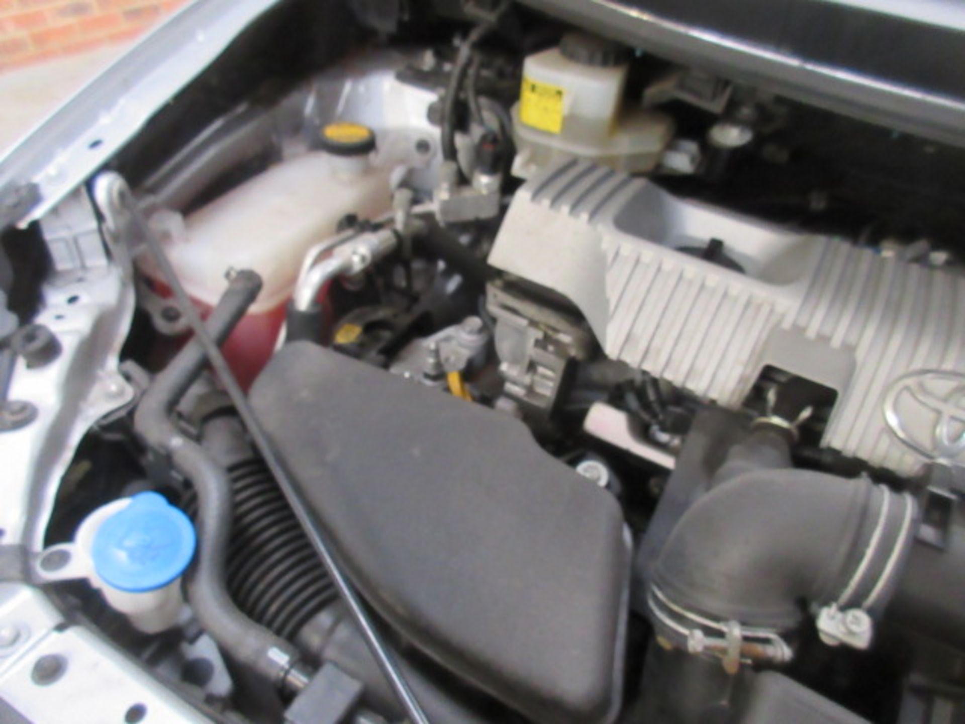 60 10 Toyota Auris Hybrid T Spirit - Image 21 of 22