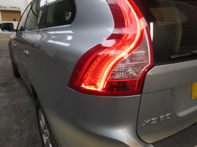 10 10 Volvo XC60 SE LUX D Auto - Image 8 of 21