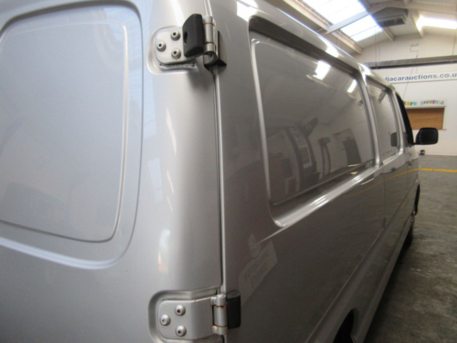 11 11 Toyota Hiace 300 D-4D 120 LWB - Image 16 of 32