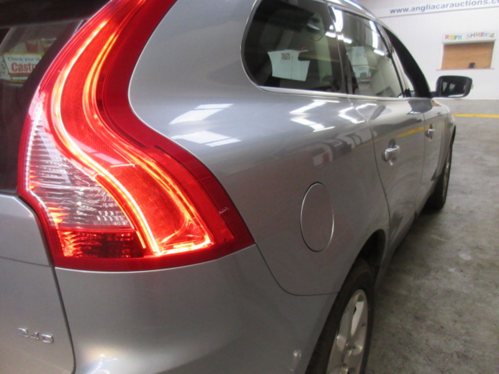 10 10 Volvo XC60 SE LUX D Auto - Image 9 of 21