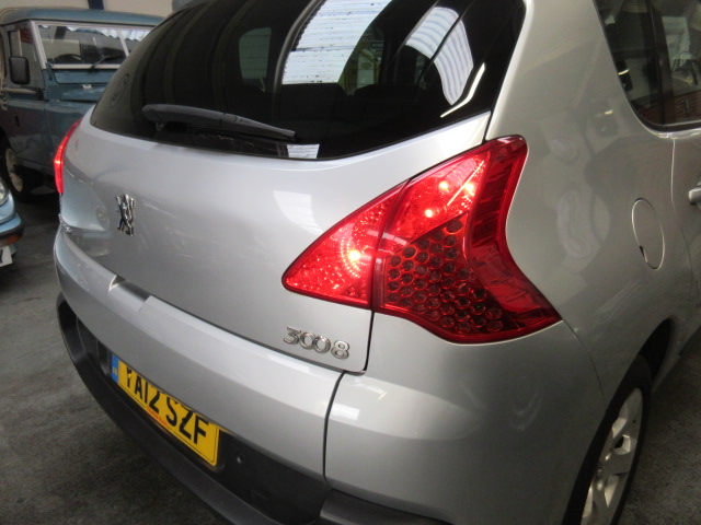 12 12 Peugeot 3008 Active HDI - Image 7 of 23