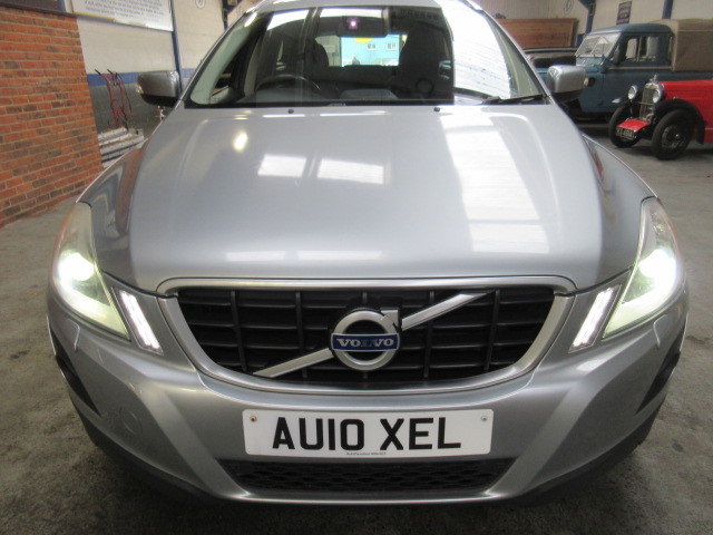 10 10 Volvo XC60 SE LUX D Auto - Image 7 of 21