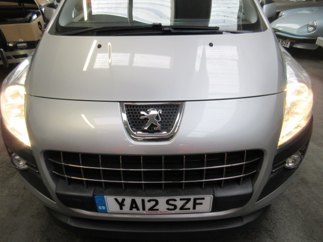 12 12 Peugeot 3008 Active HDI - Image 15 of 23