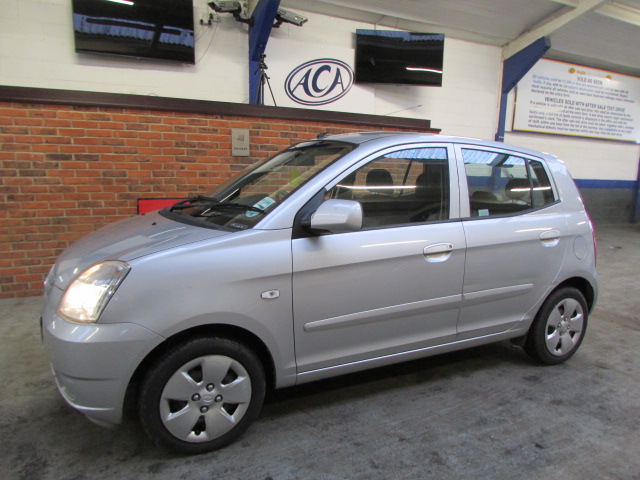 56 06 Kia Picanto LX