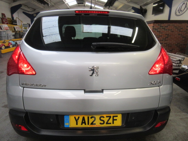 12 12 Peugeot 3008 Active HDI - Image 14 of 23