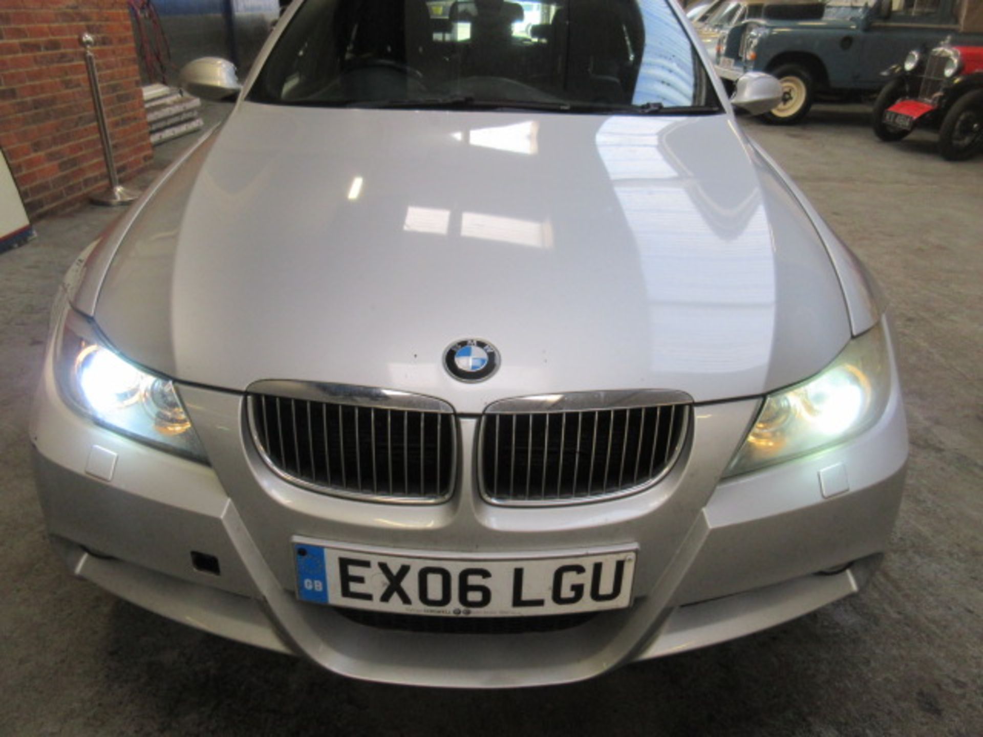 06 06 BMW 330D M Sport Touring Auto - Image 11 of 25