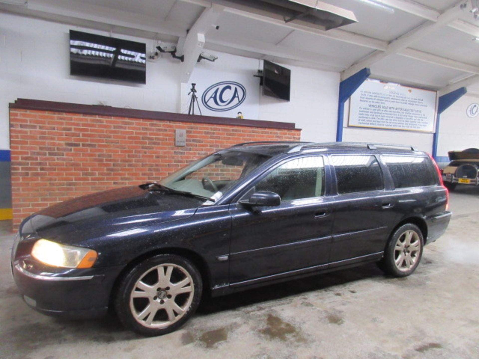 05 05 Volvo V70 D5 SE Auto