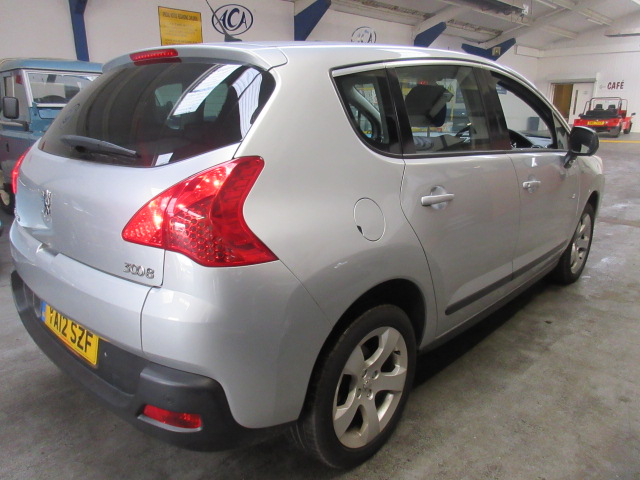 12 12 Peugeot 3008 Active HDI - Image 13 of 23