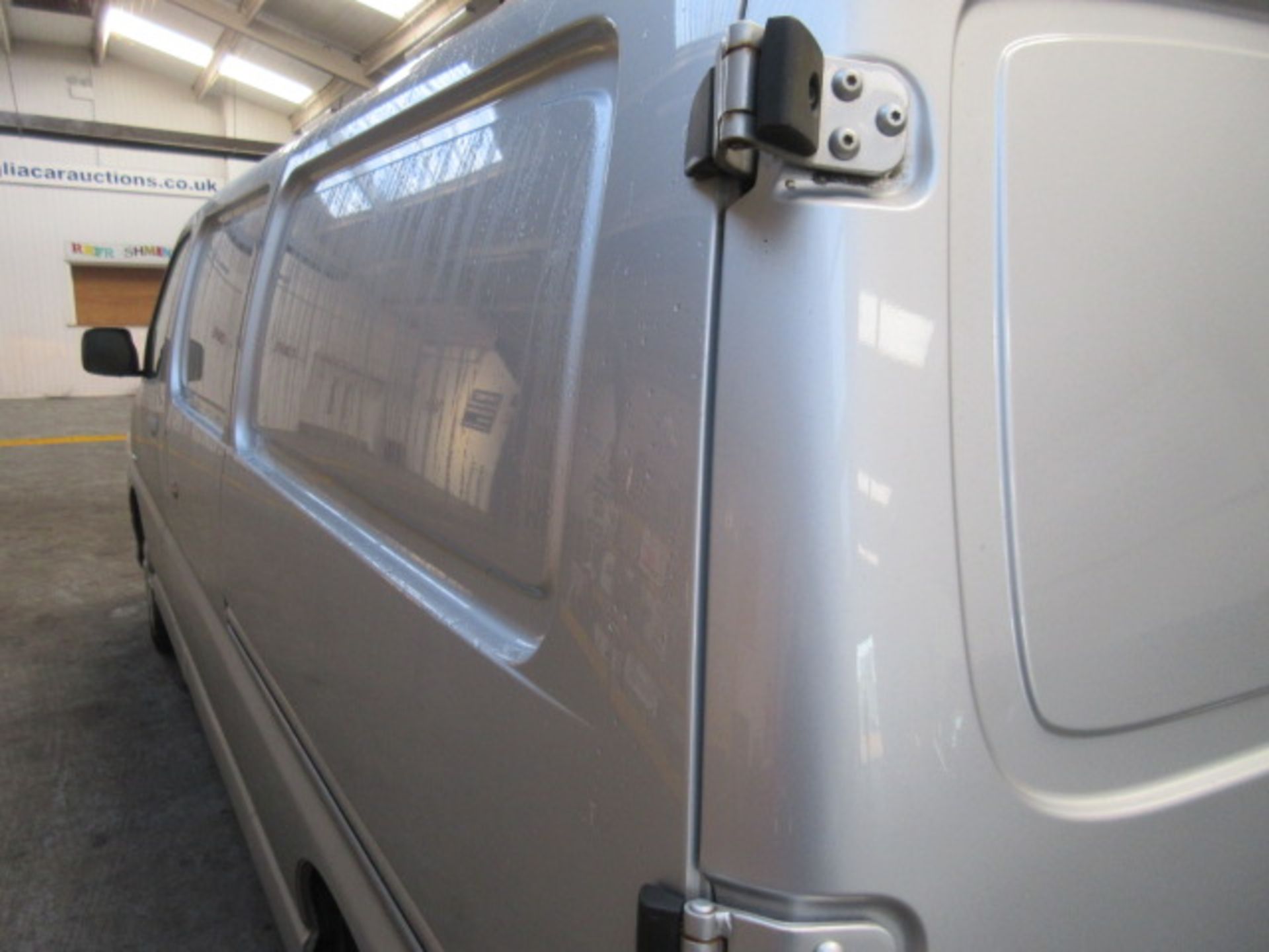 11 11 Toyota Hiace 300 D-4D 120 LWB - Image 14 of 32