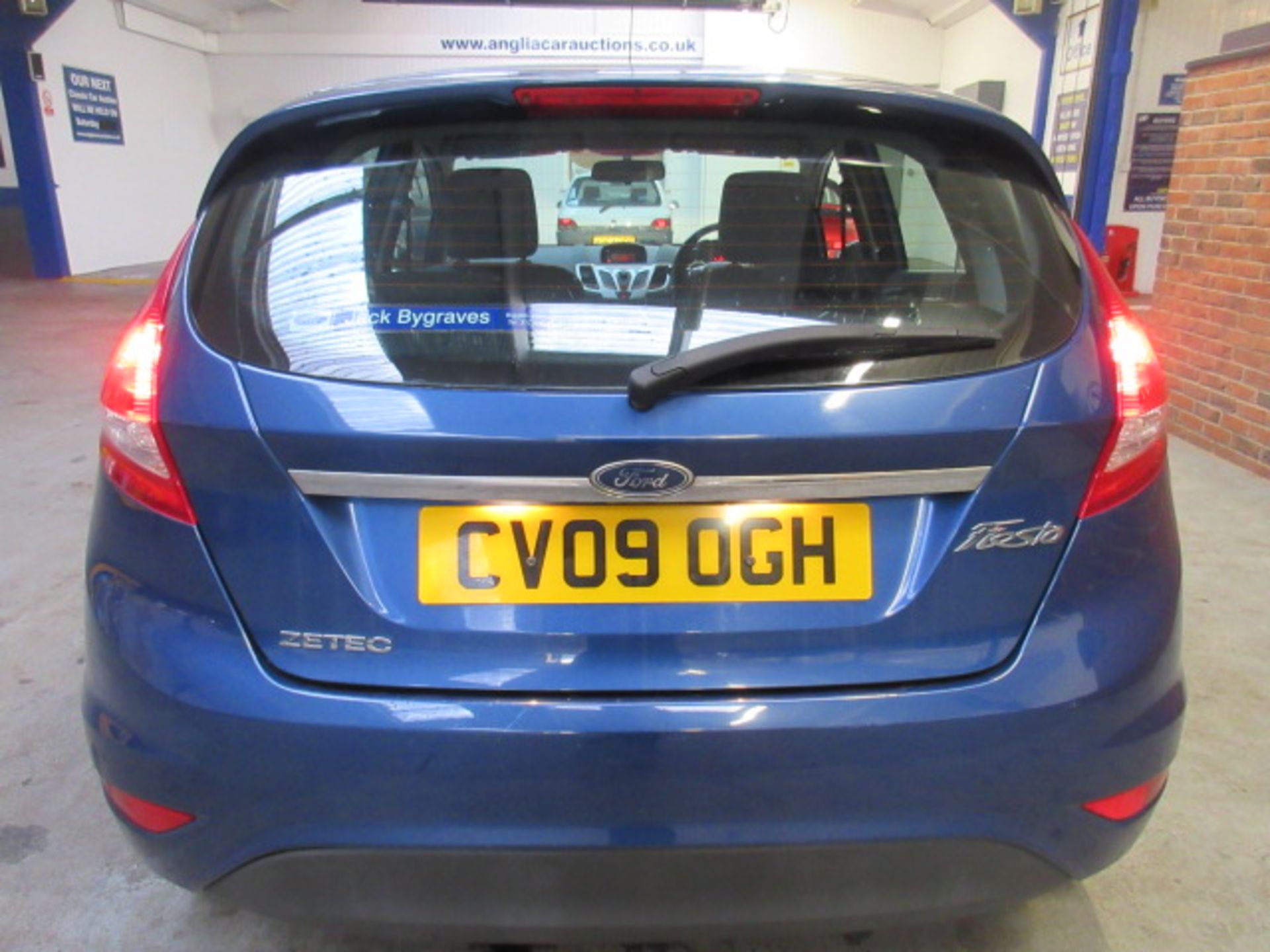 09 09 Ford Fiesta Zetec 82 - Image 2 of 26