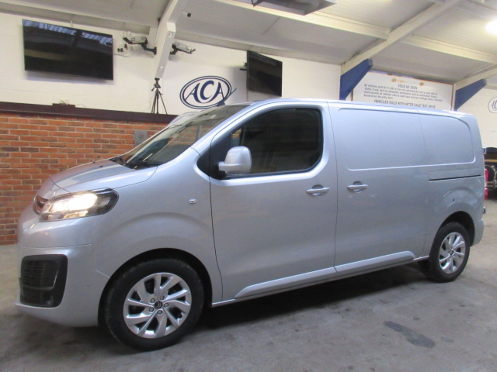 18 18 Citroen Dispatch 1400 Enprise