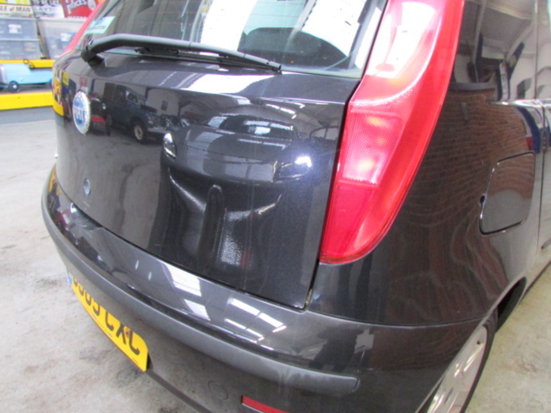 05 05 Fiat Punto Dynamic - Image 7 of 16