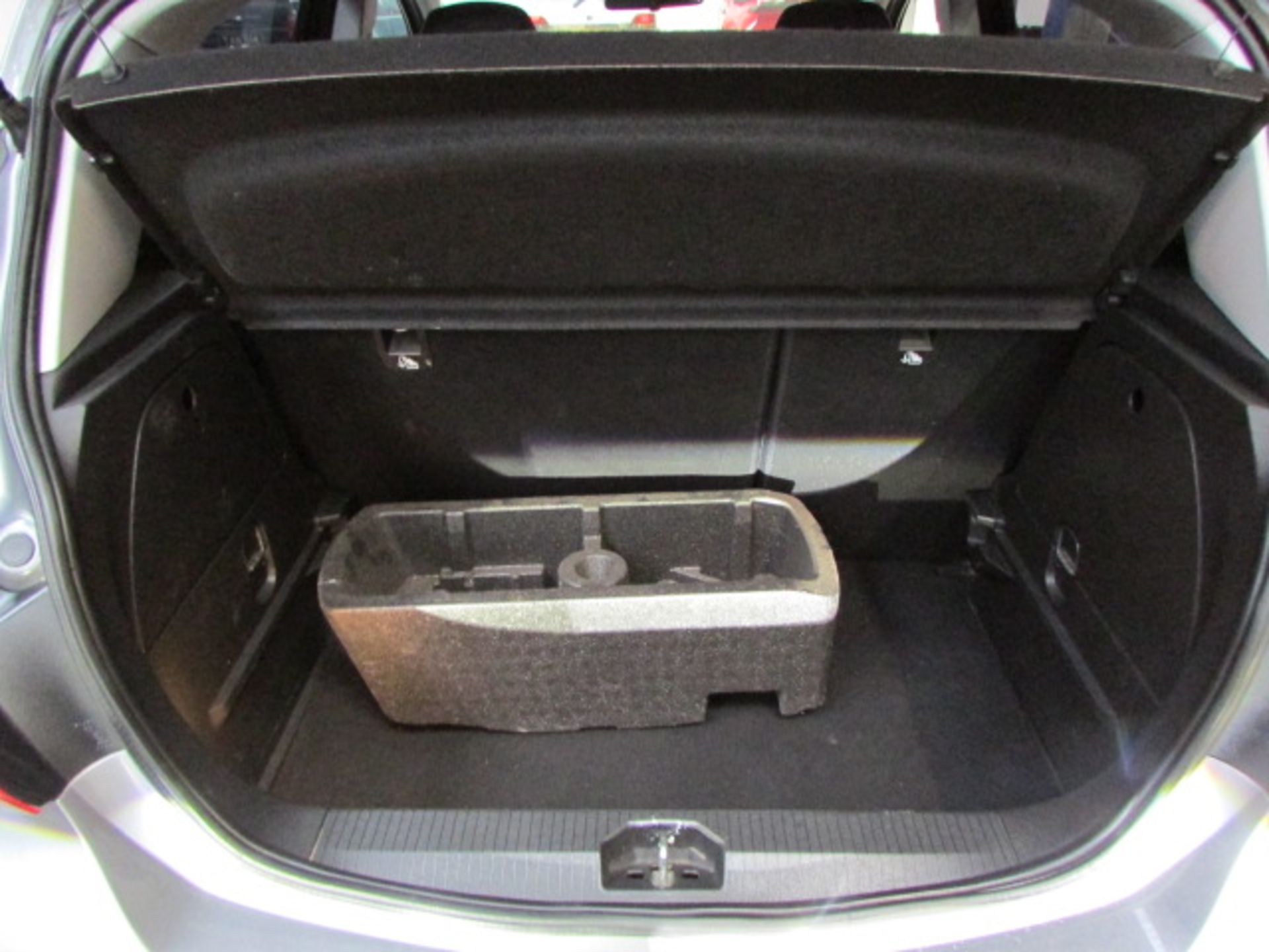 65 15 Vauxhall Corsa SE - Image 13 of 19