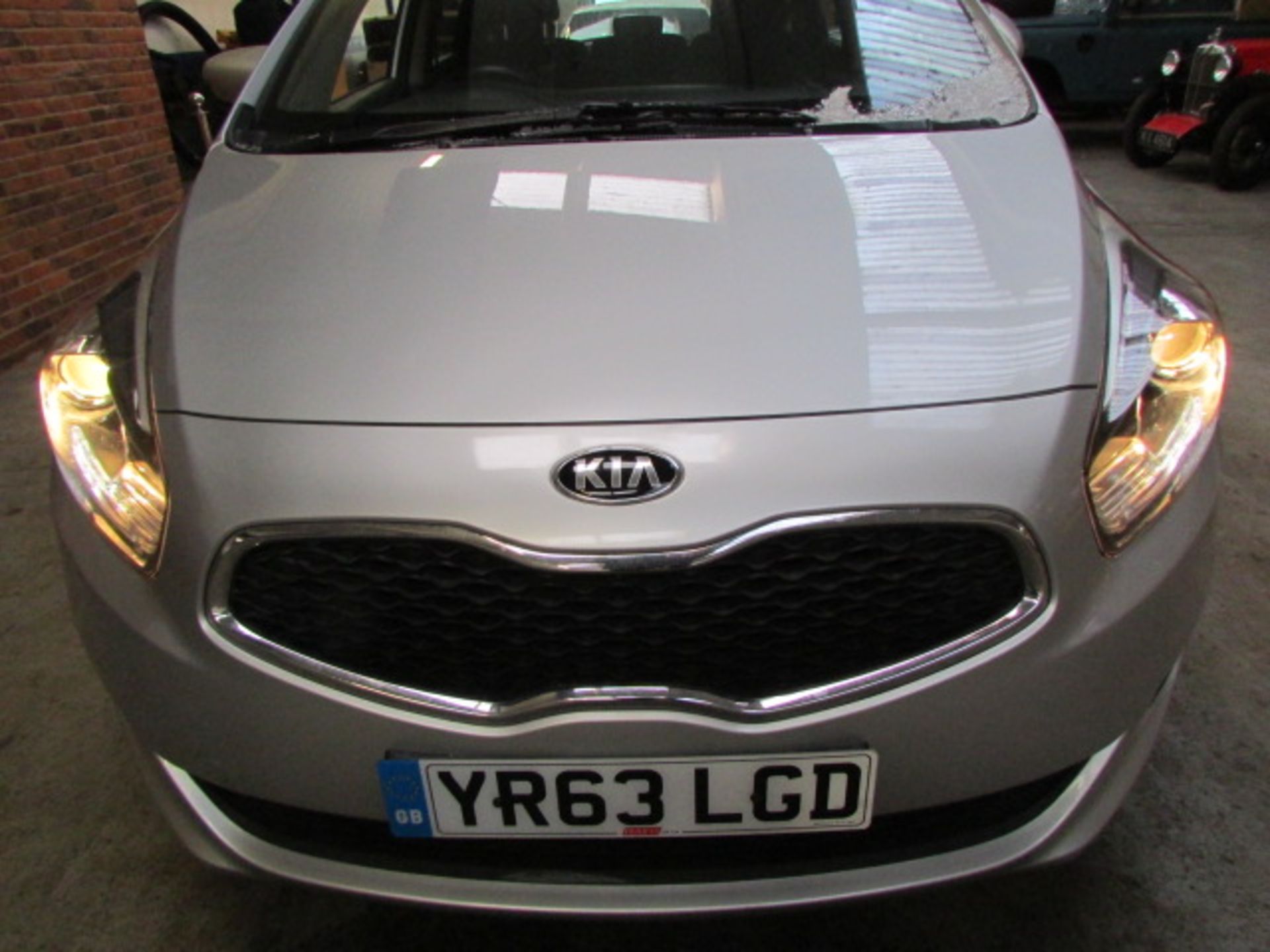 63 13 Kia Carens 1 Eco CRDI - Image 12 of 20