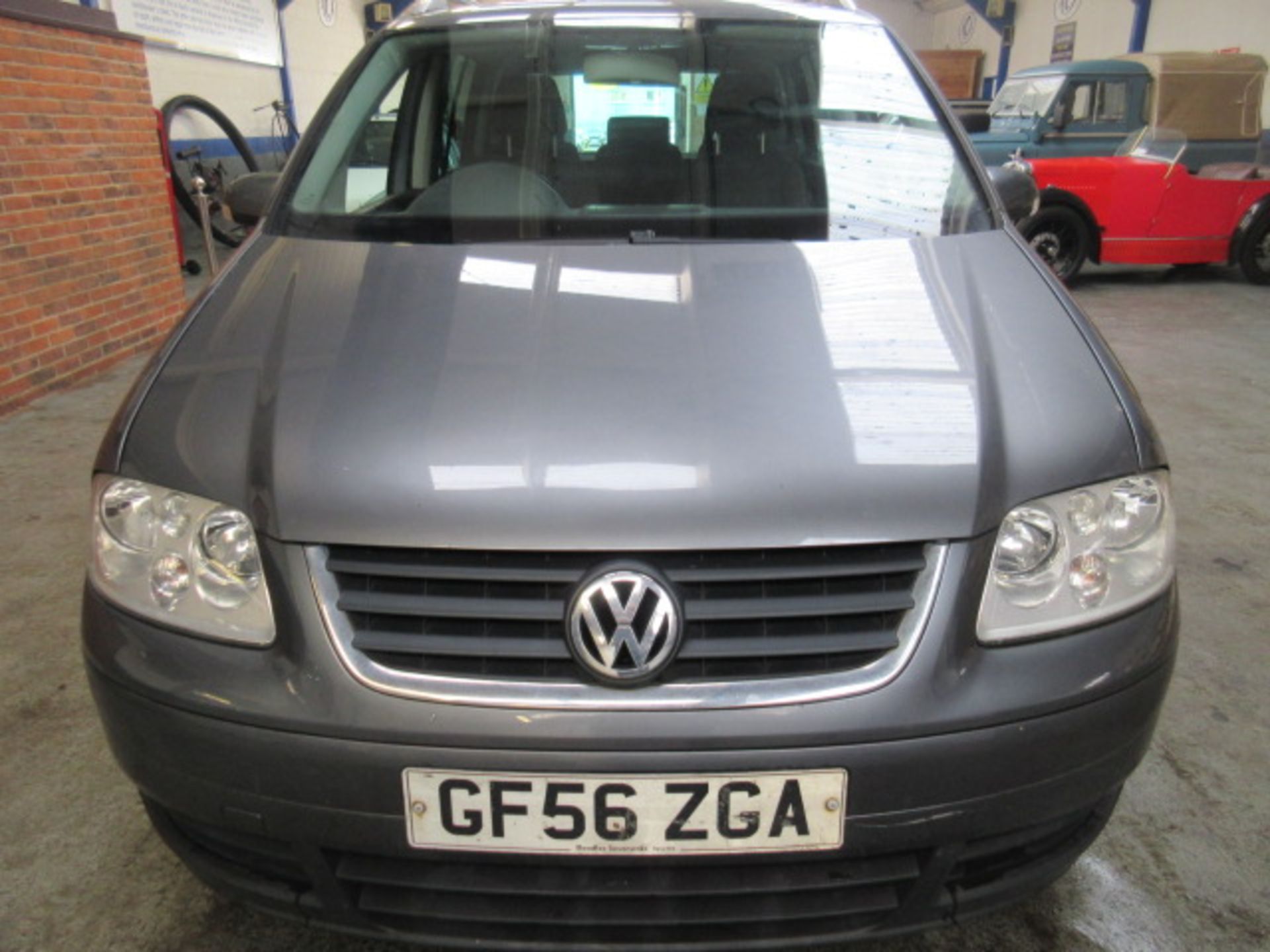 56 07 VW Touran SE TDI - Image 17 of 26