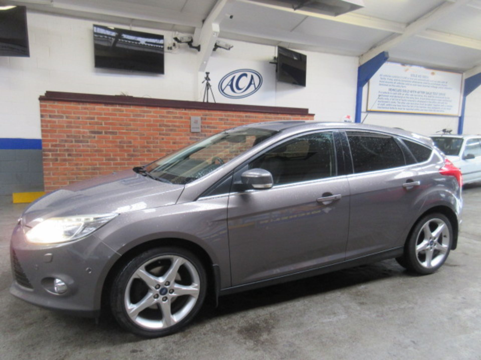 61 11 Ford Focus Titanium X Turbo