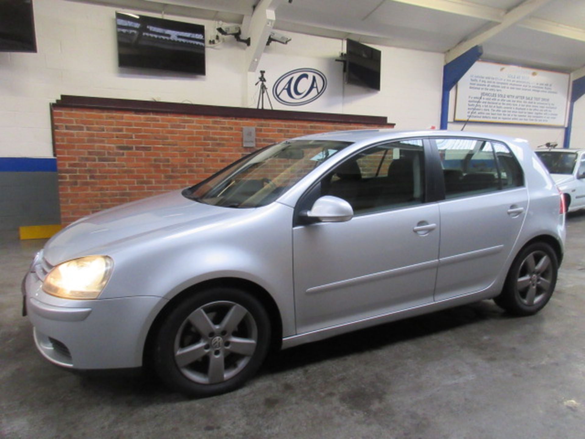 56 06 VW Golf TDI Sport