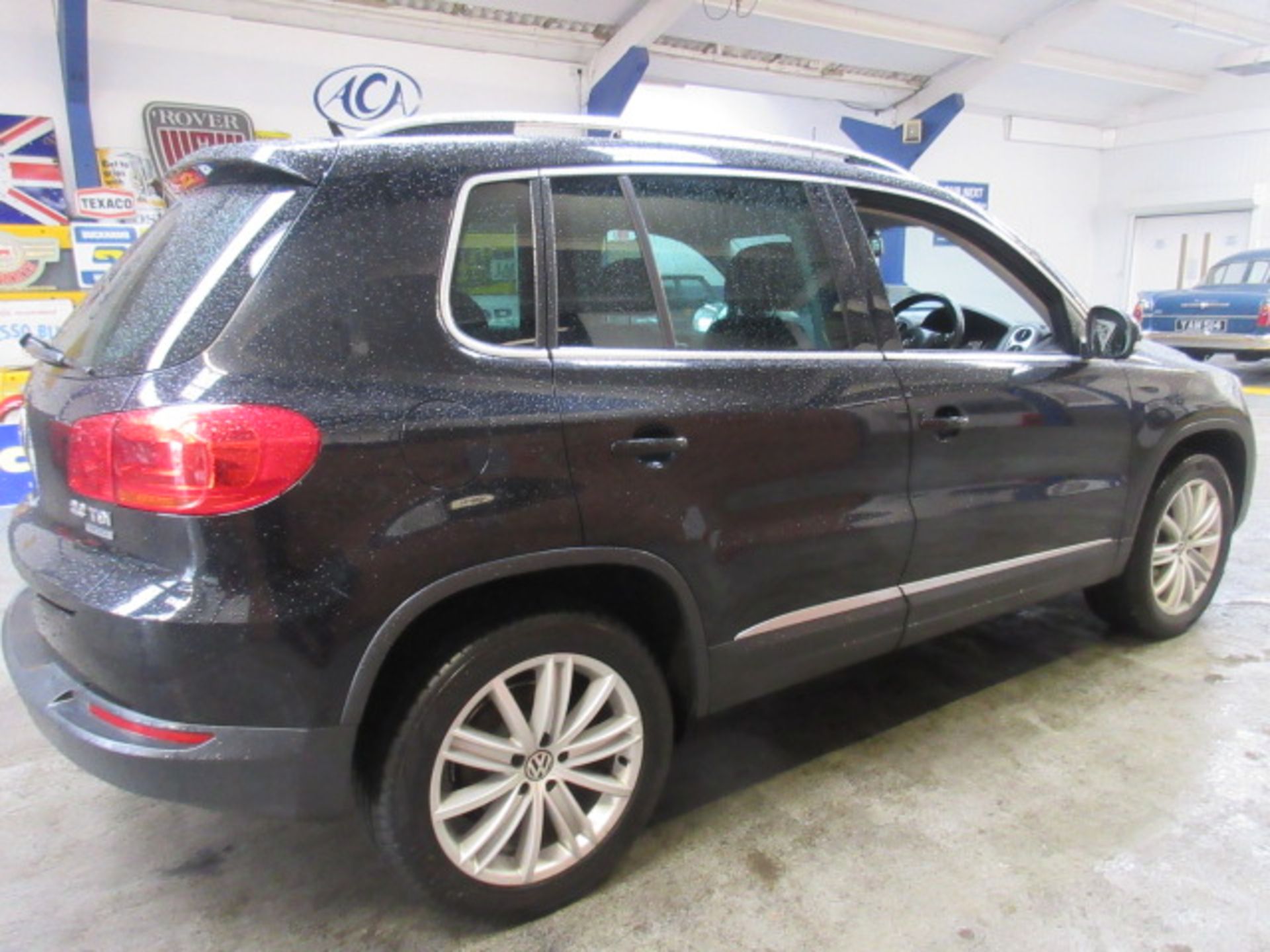 12 12 VW Tiguan Sport TDI Blue - Image 2 of 24