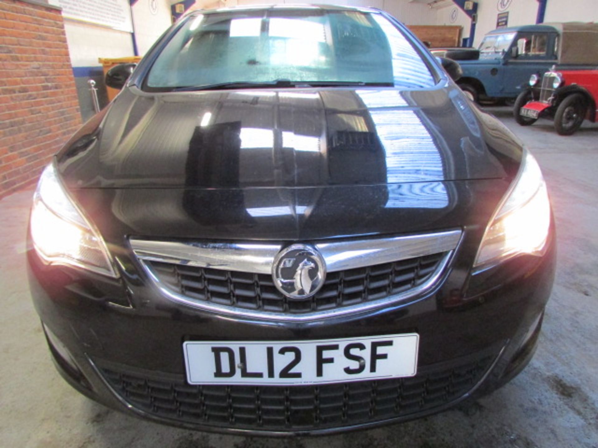 12 12 Vauxhall Astra Exl CDTI - Image 18 of 32