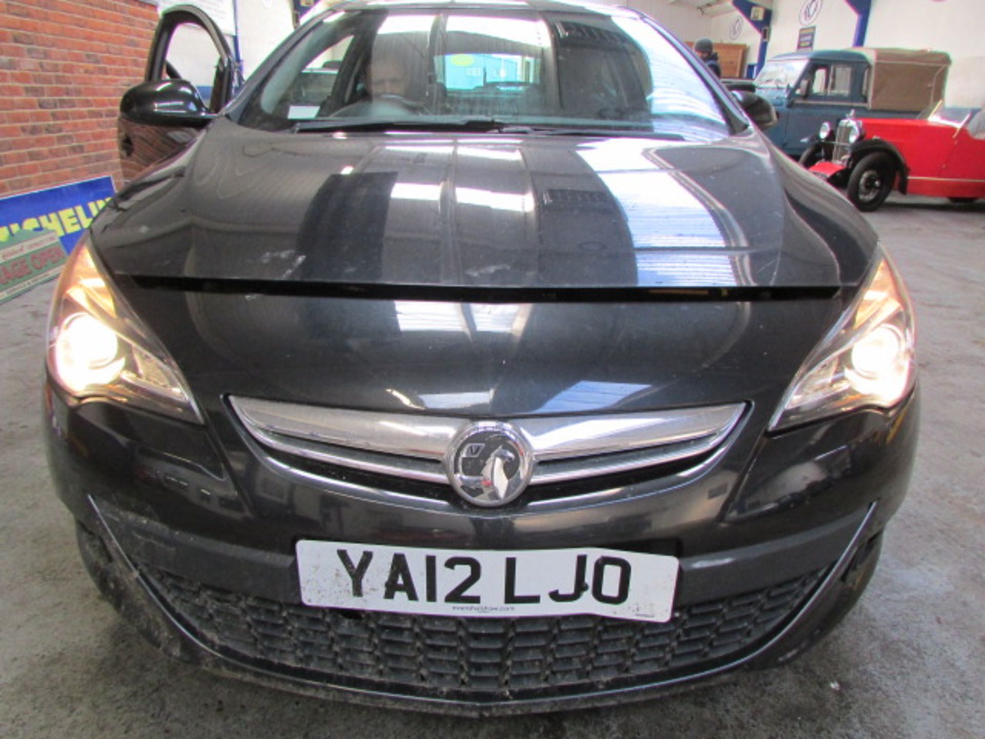 12 12 Vauxhall Astra GTC SRI CDTI - Image 10 of 16