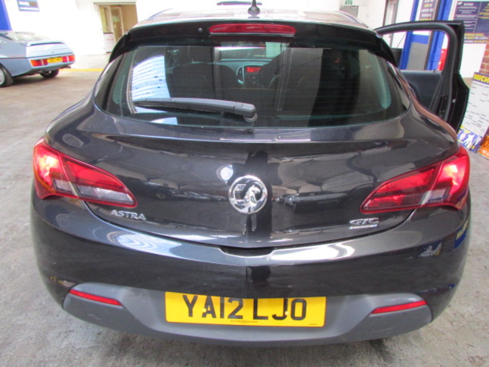 12 12 Vauxhall Astra GTC SRI CDTI - Image 9 of 16