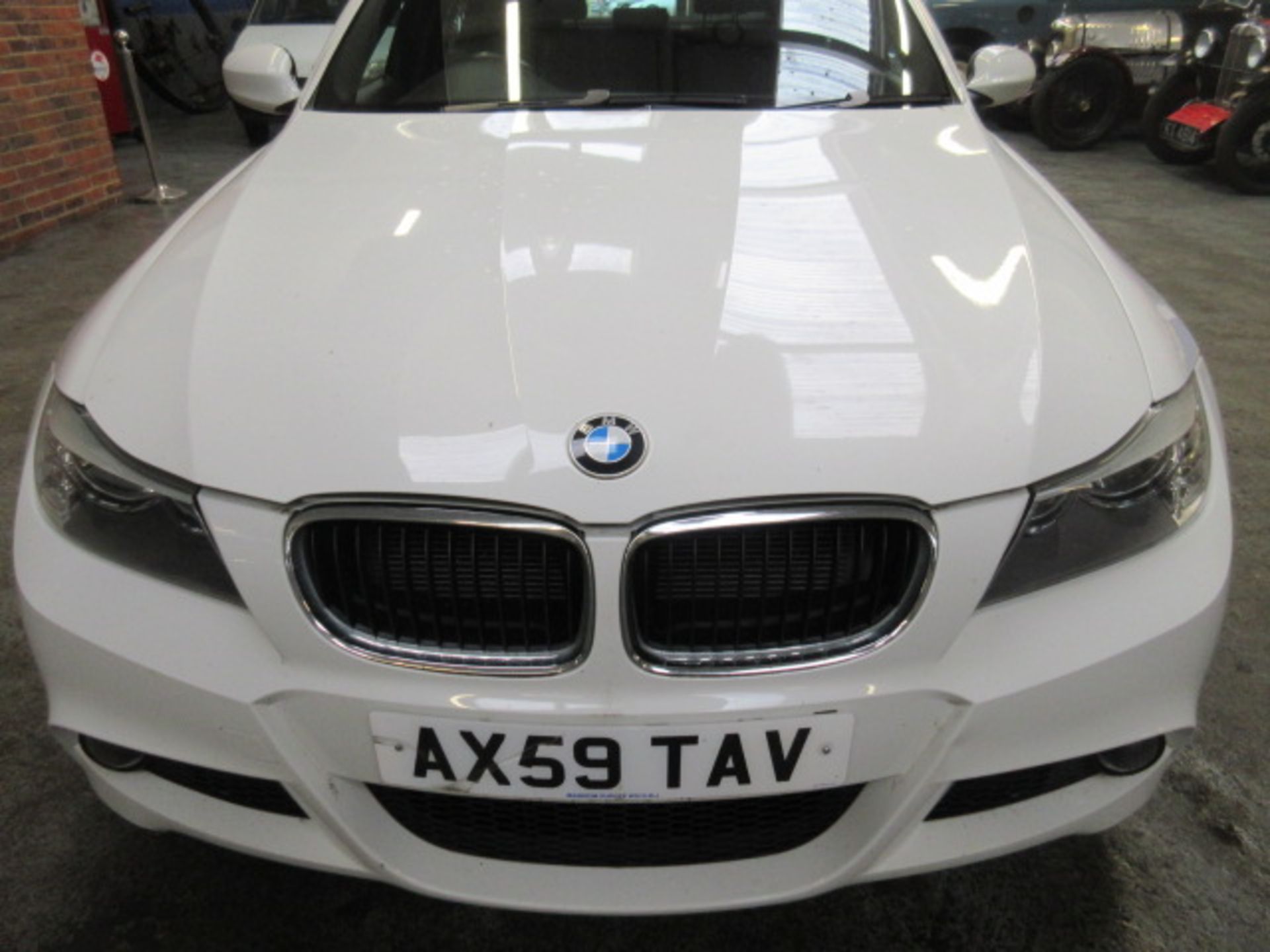 59 09 BMW 318 M Sport - Image 13 of 22