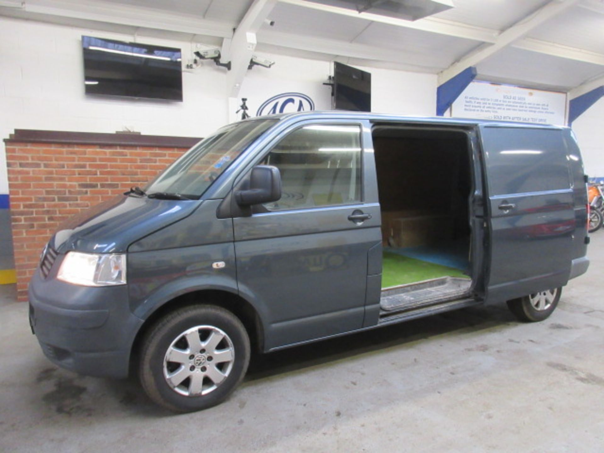 57 08 VW Transporter T30 TDI LWB