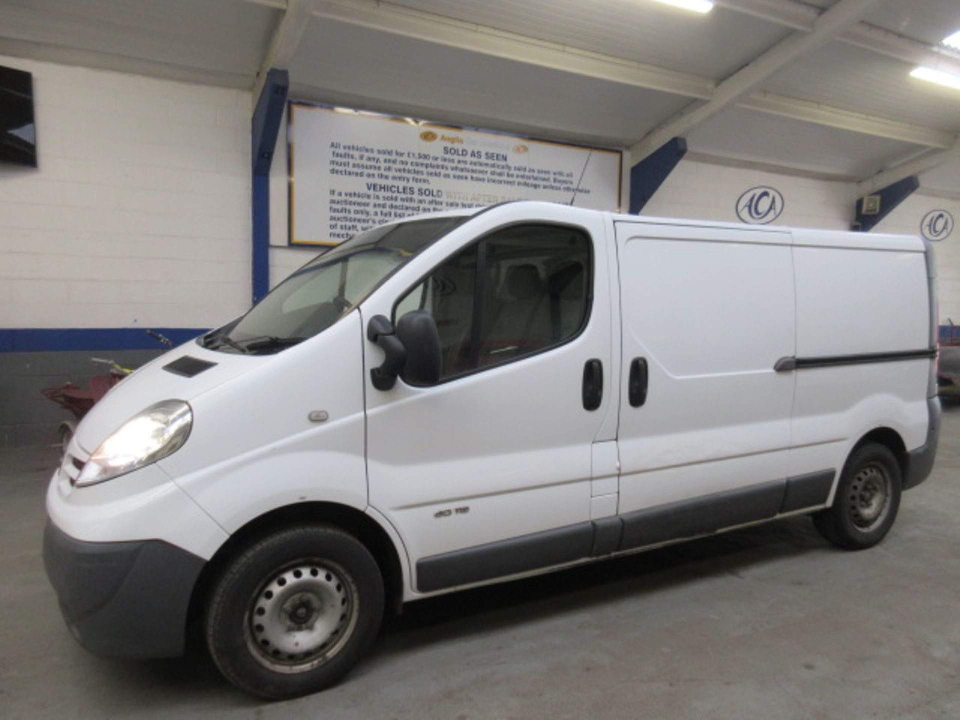 63 14 Nissan Primaster SE LWB DCI