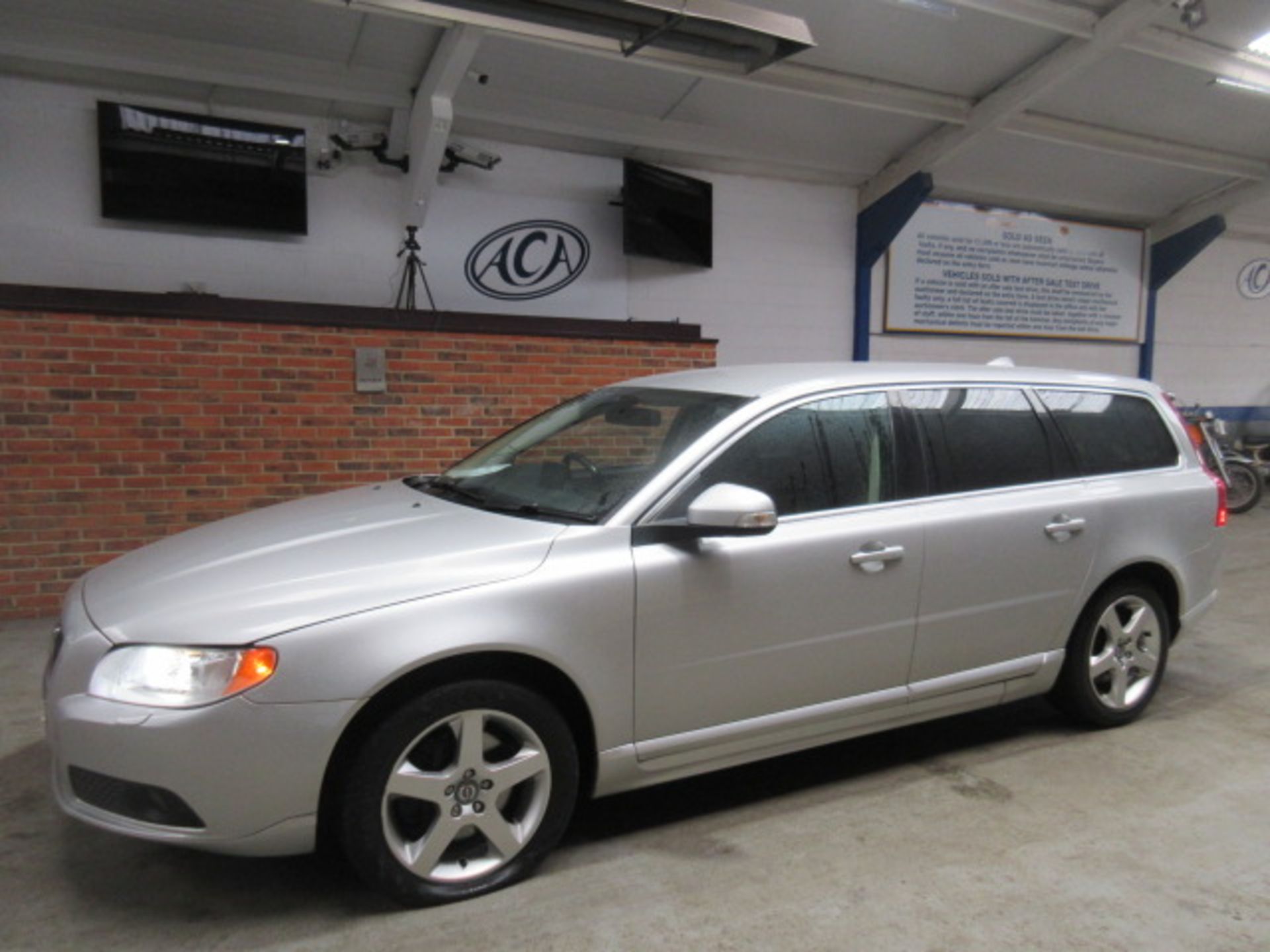 57 07 Volvo V70 SE Lux D5 Auto