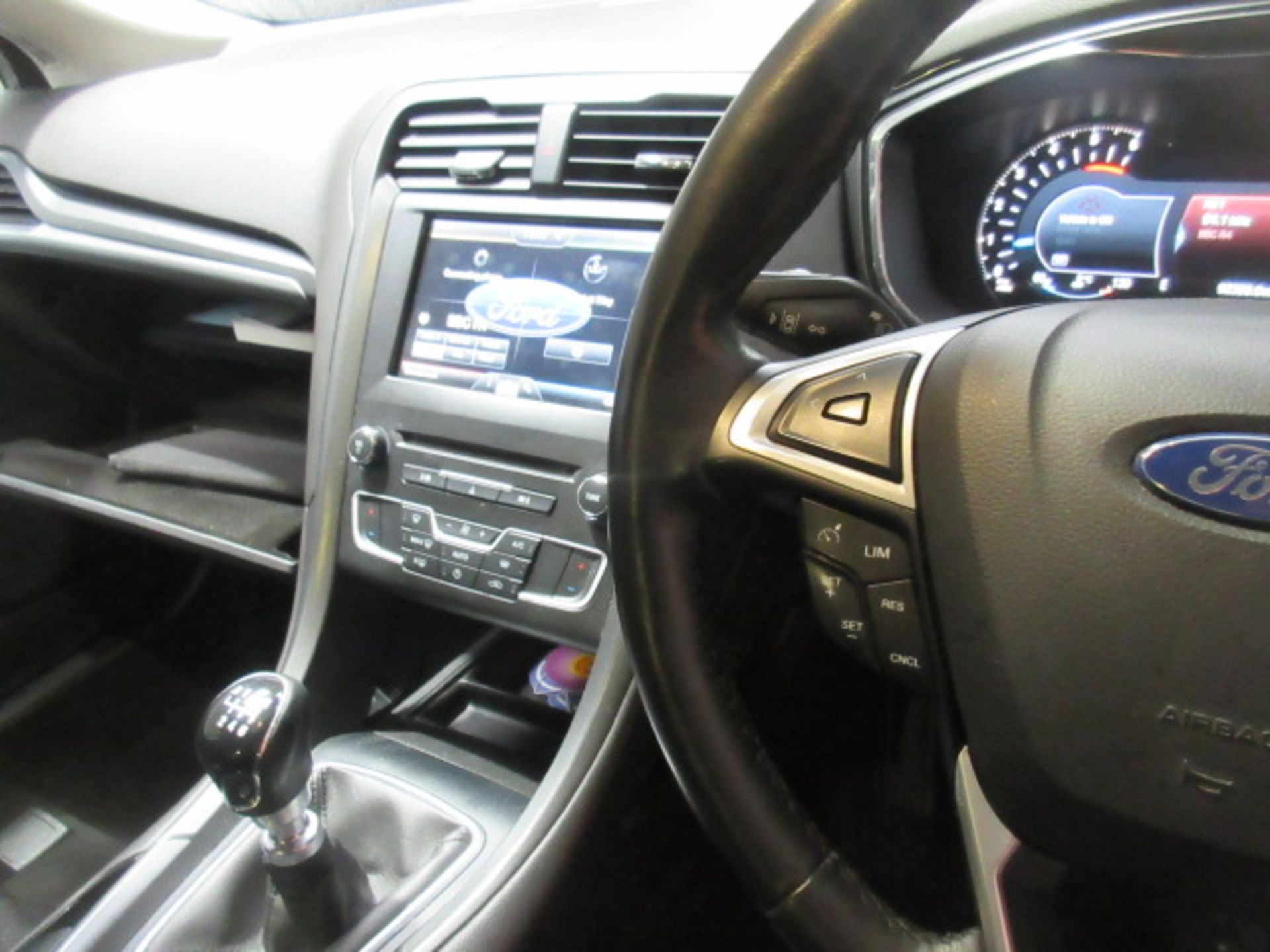 15 15 Ford Mondeo Titanium TDCI - Image 25 of 29