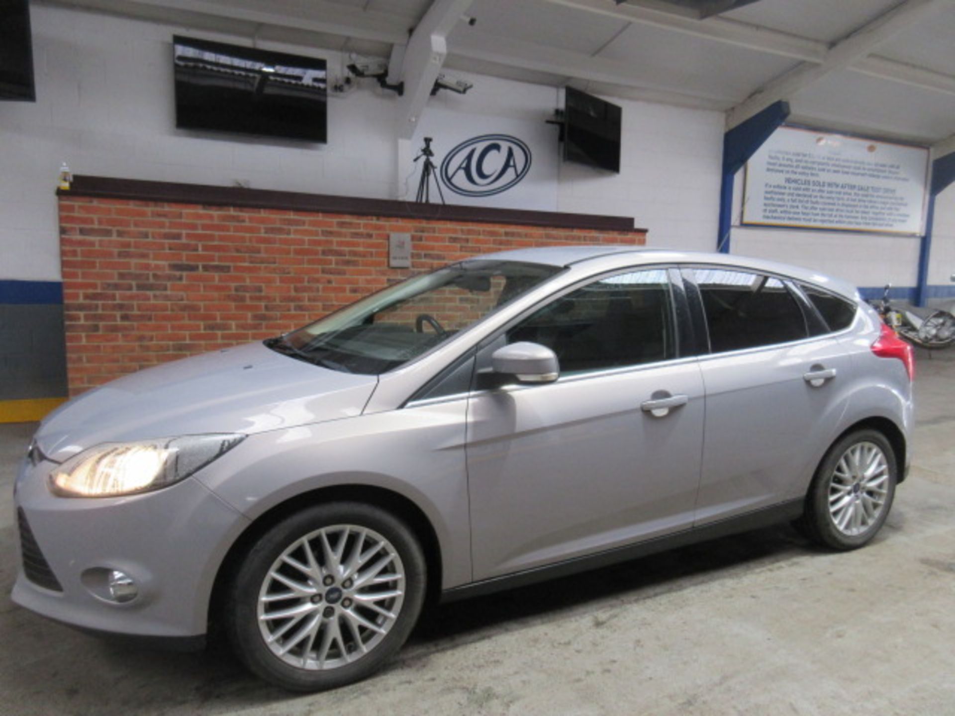 12 12 Ford Focus Zetec 105