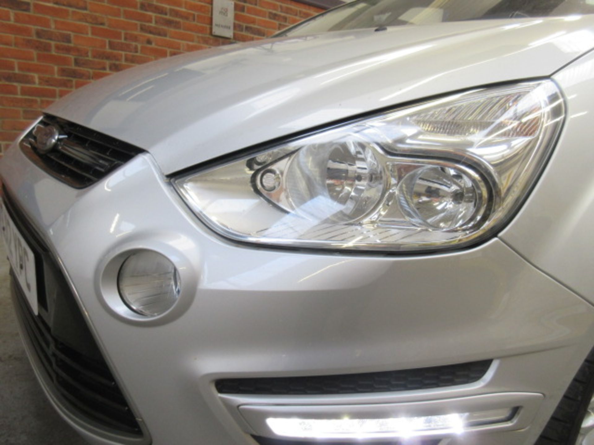 12 12 Ford S Max Titanium - Image 2 of 23