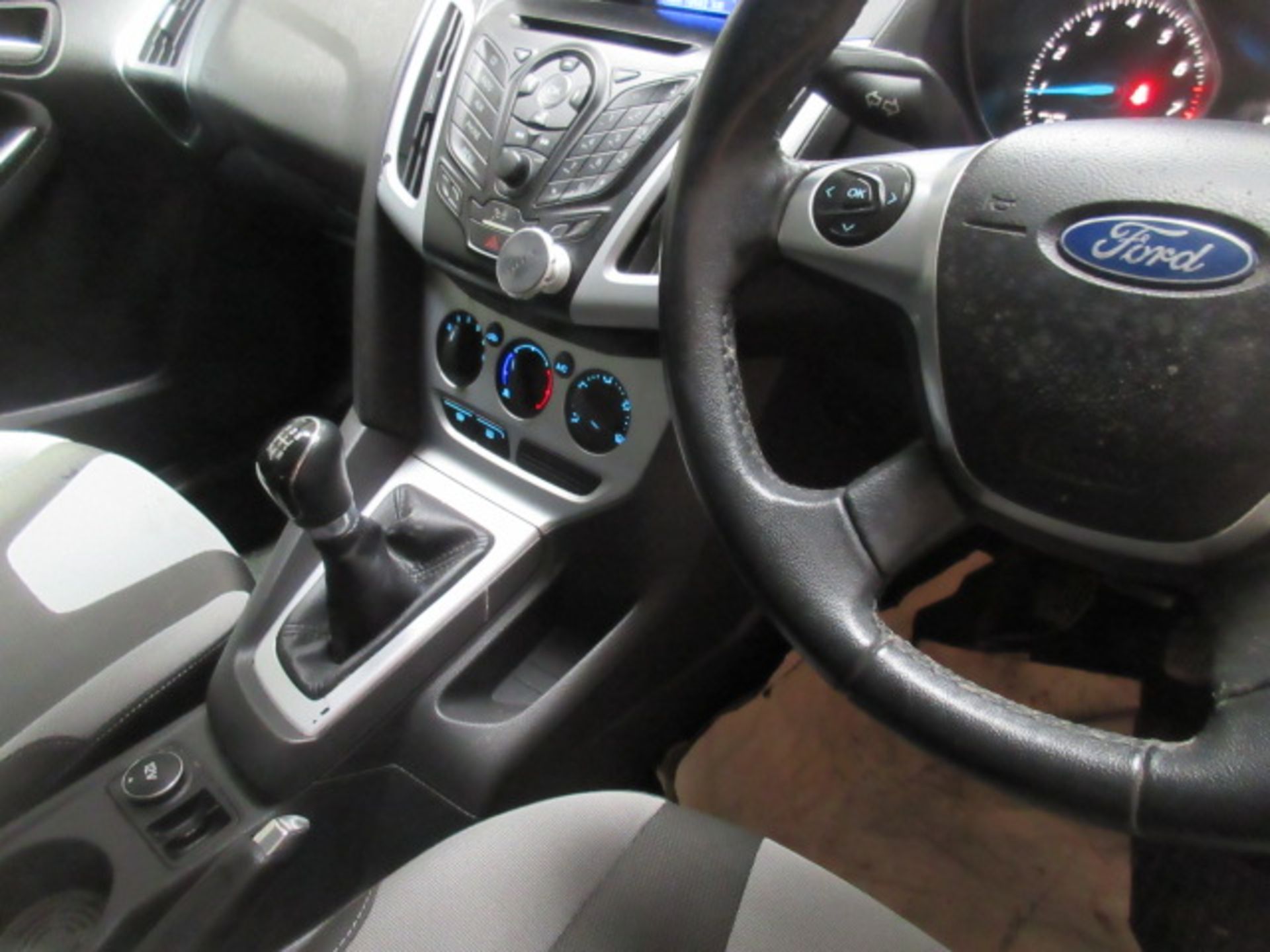 12 12 Ford Focus Zetec 105 - Image 16 of 18