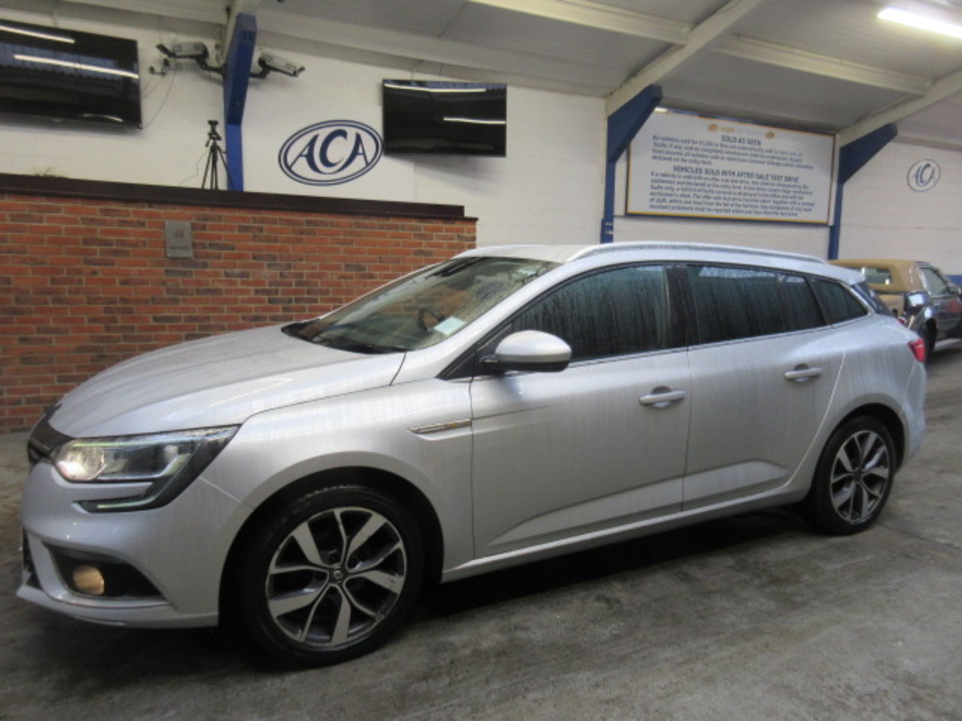 17 17 Renault Megane Dyn S Nav