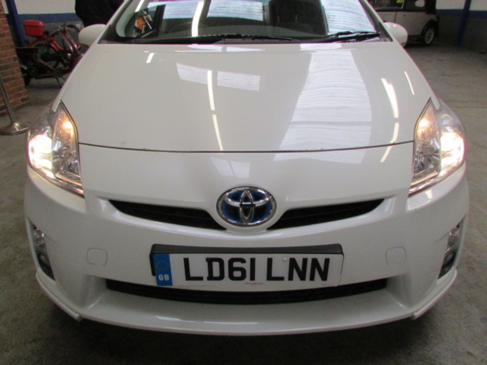 61 11 Toyota Prius 10th Anvsry VVT-I - Image 12 of 19