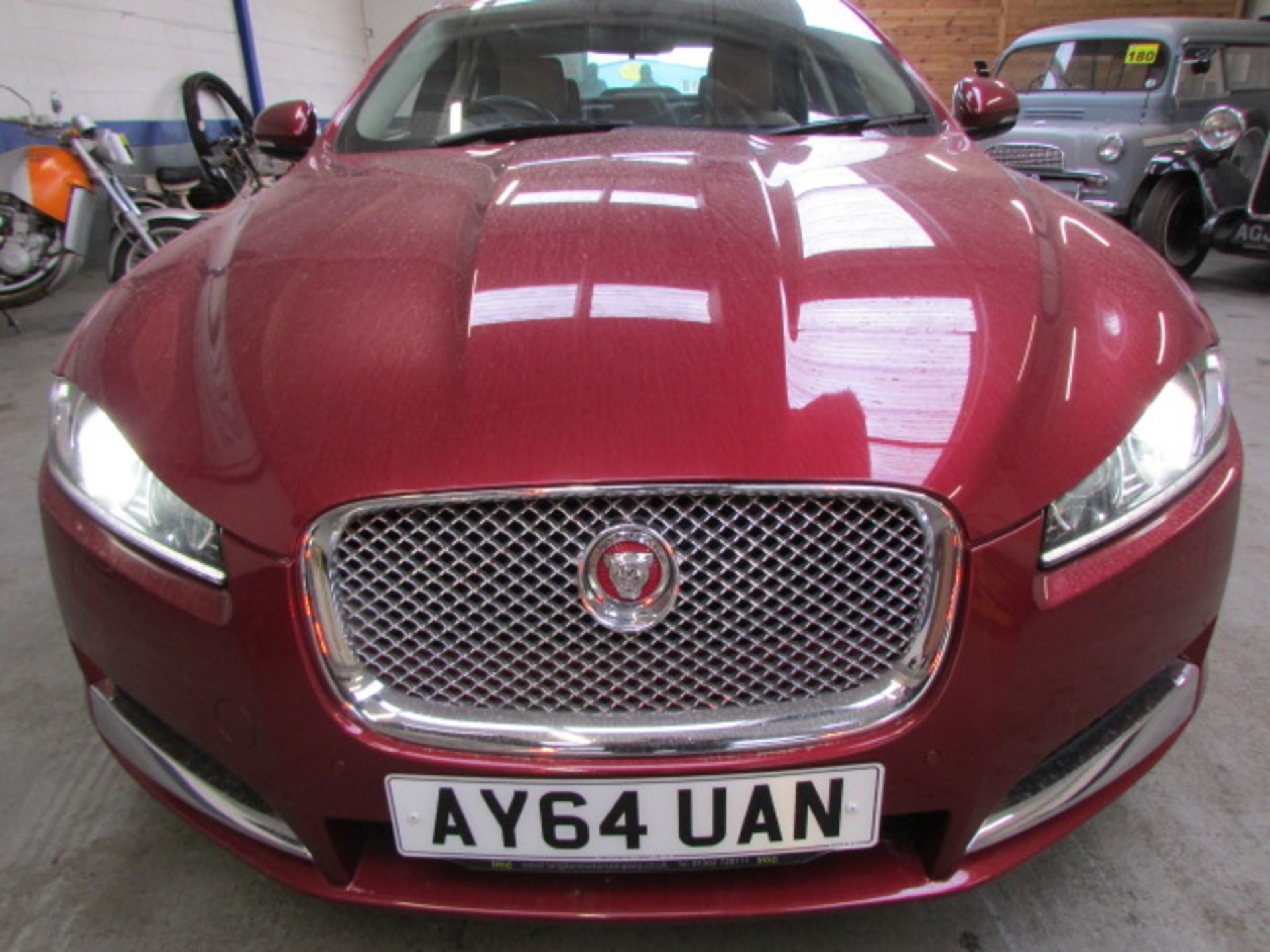 64 14 Jaguar XF Luxury D Auto - Image 9 of 20