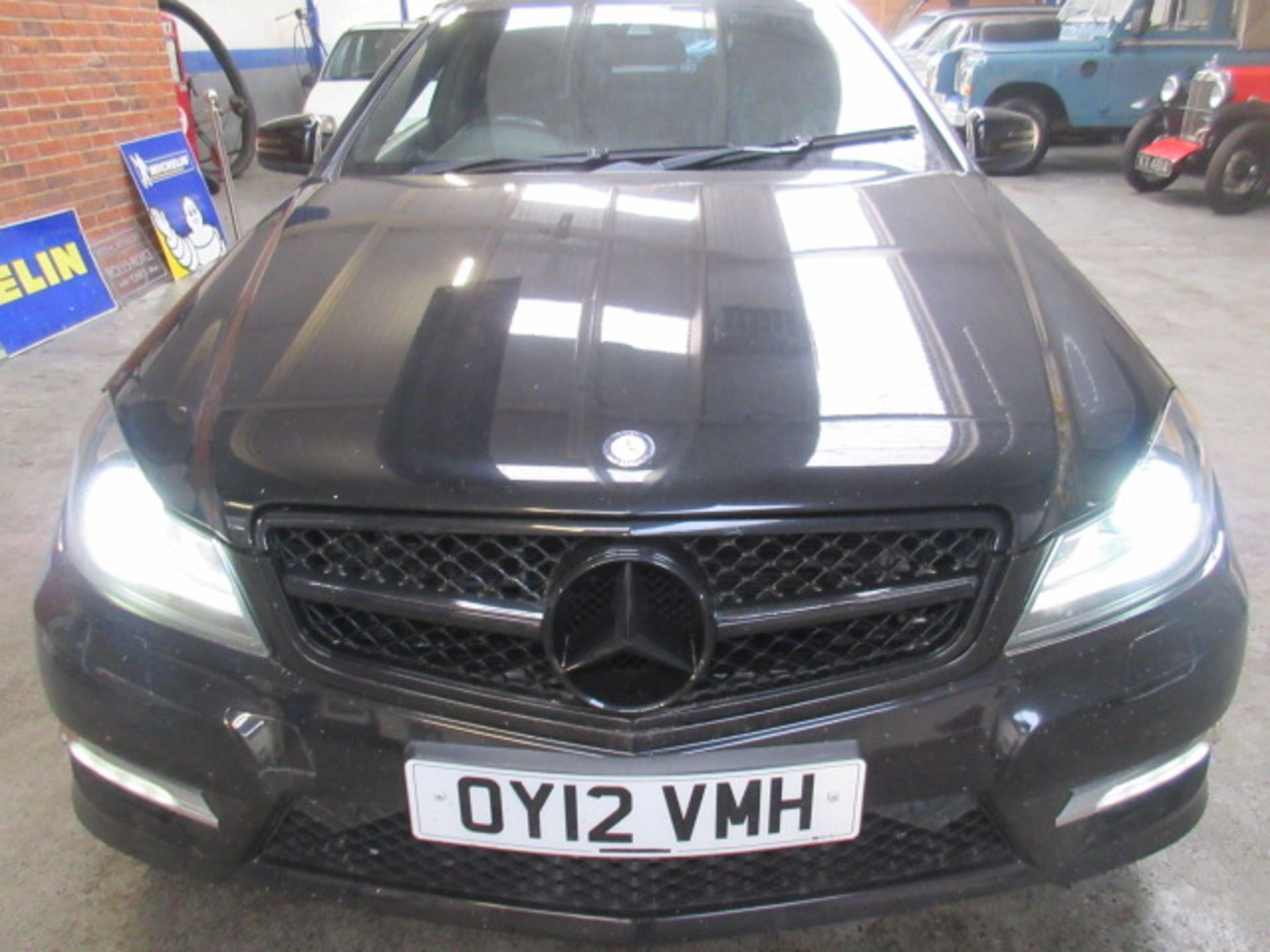 12 12 Merc C220 AMG Sport CDI Blue - Image 17 of 25