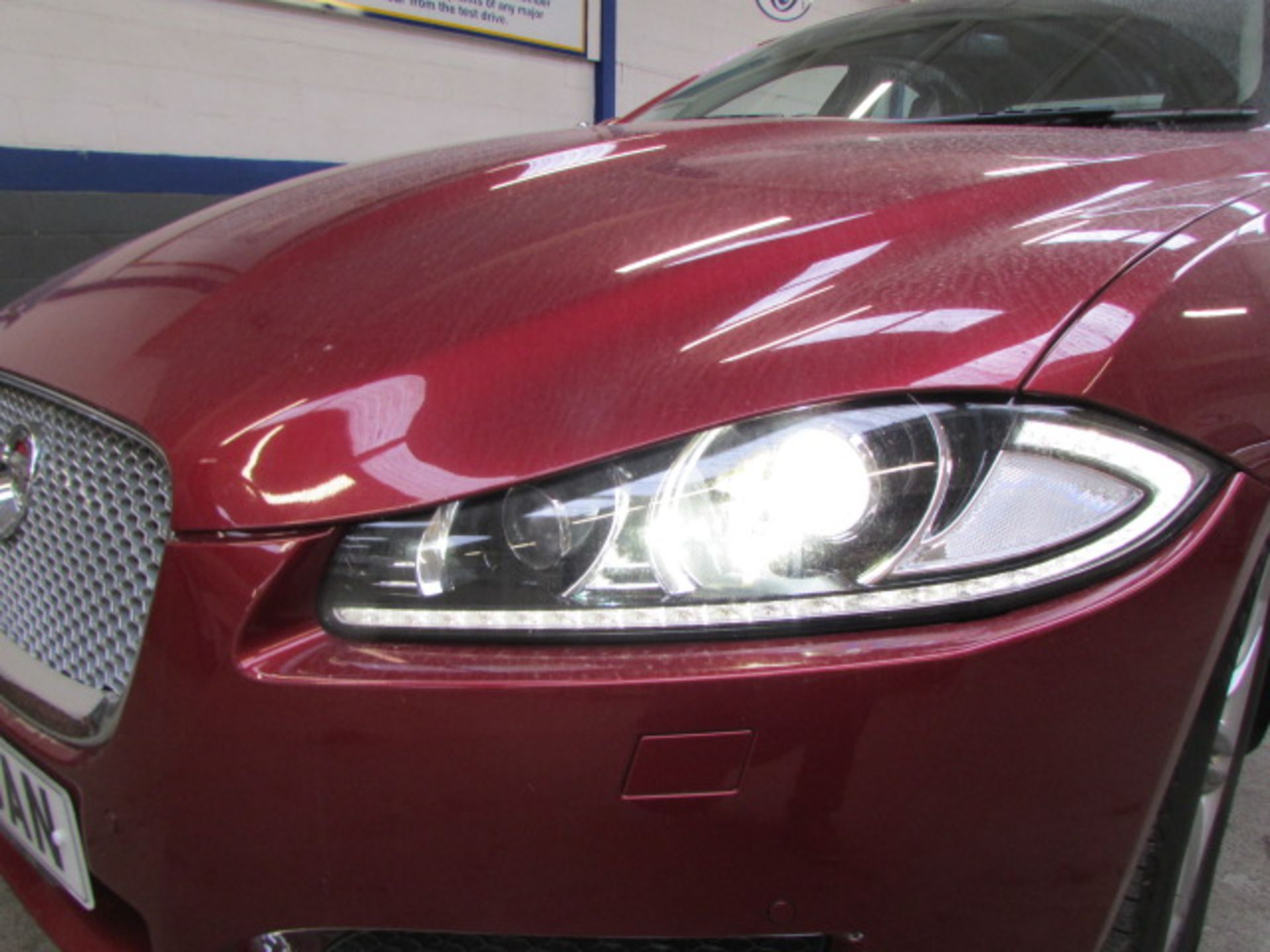 64 14 Jaguar XF Luxury D Auto - Image 12 of 20